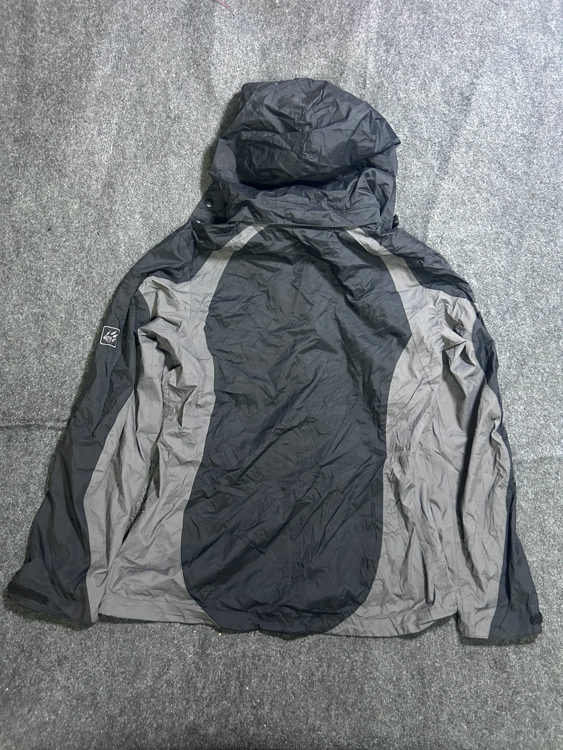 Jack Wolfskin thrift waterproof jacket India back view