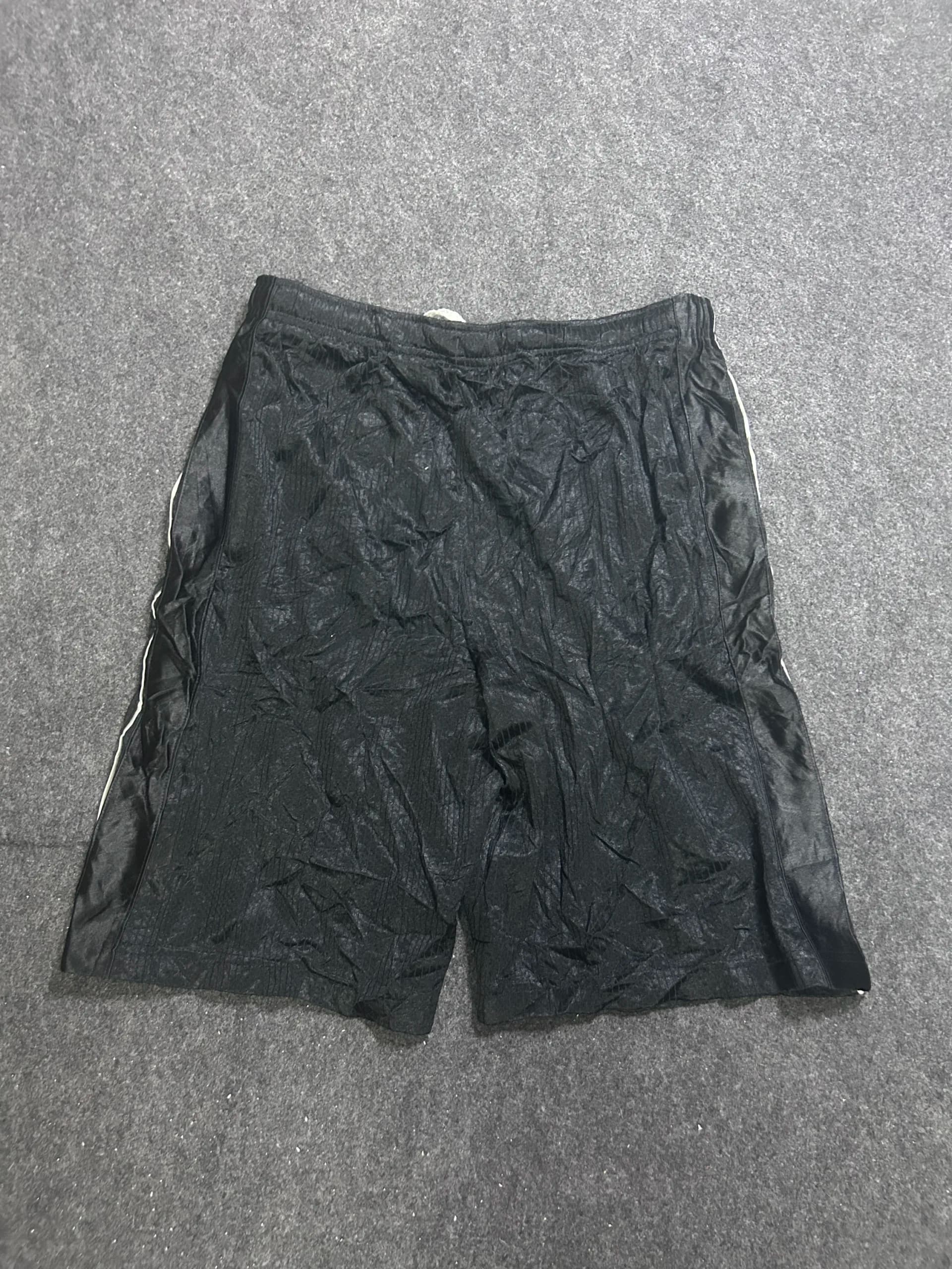 Nike thrift shorts India detail view