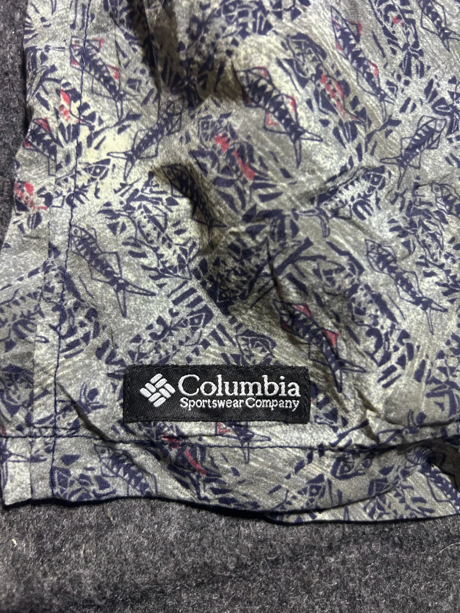 Columbia thrift shorts India detail view