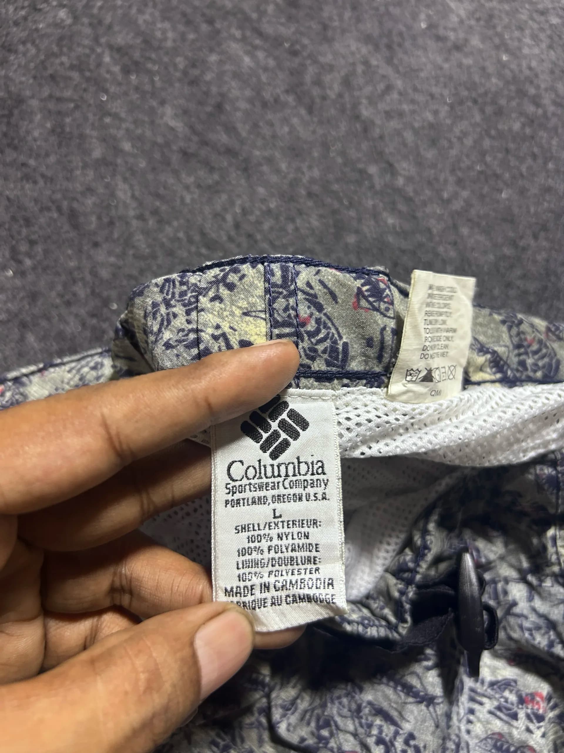 Columbia thrift shorts India close-up