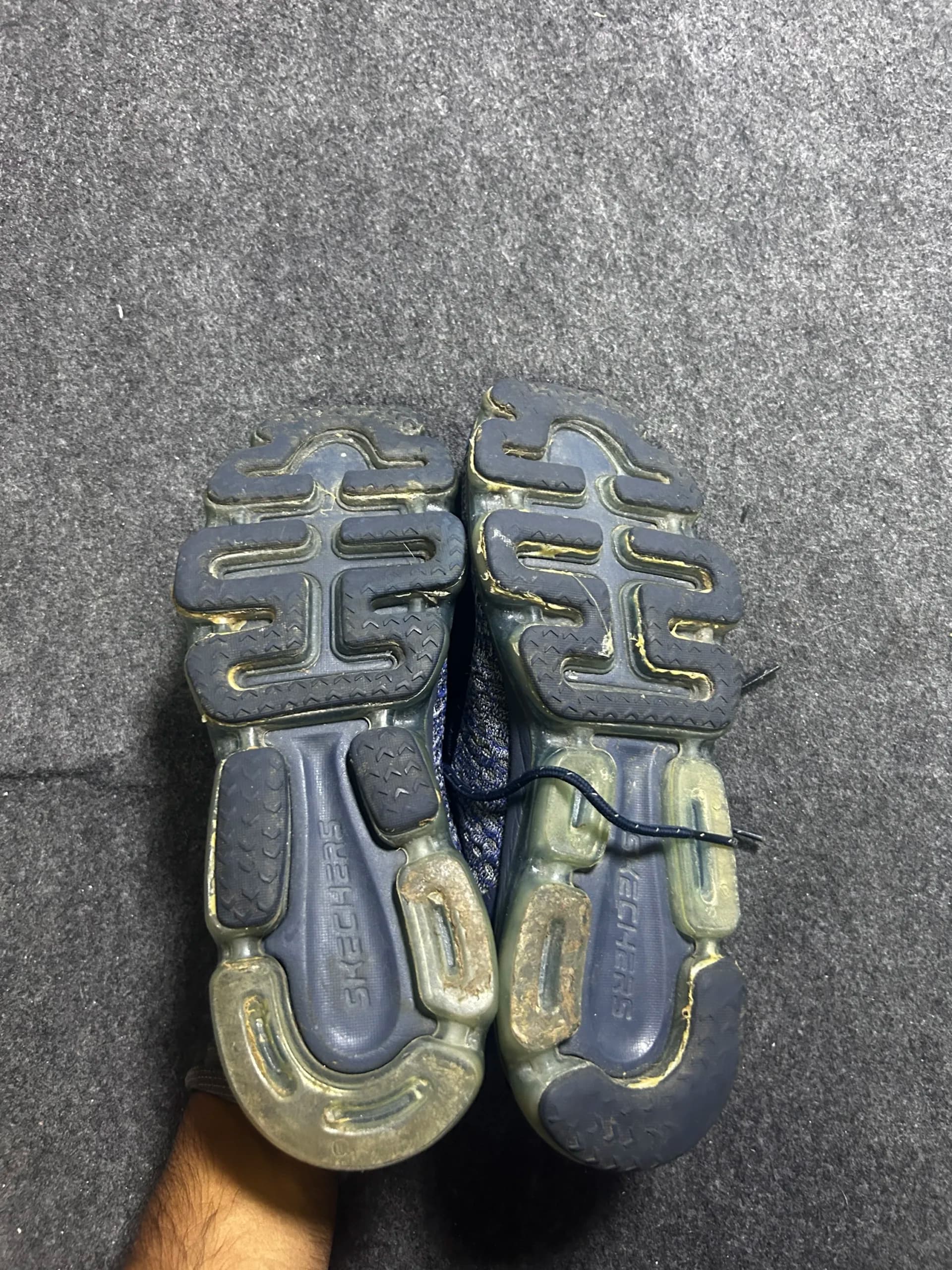 Branded thrift sports shoes India close-up