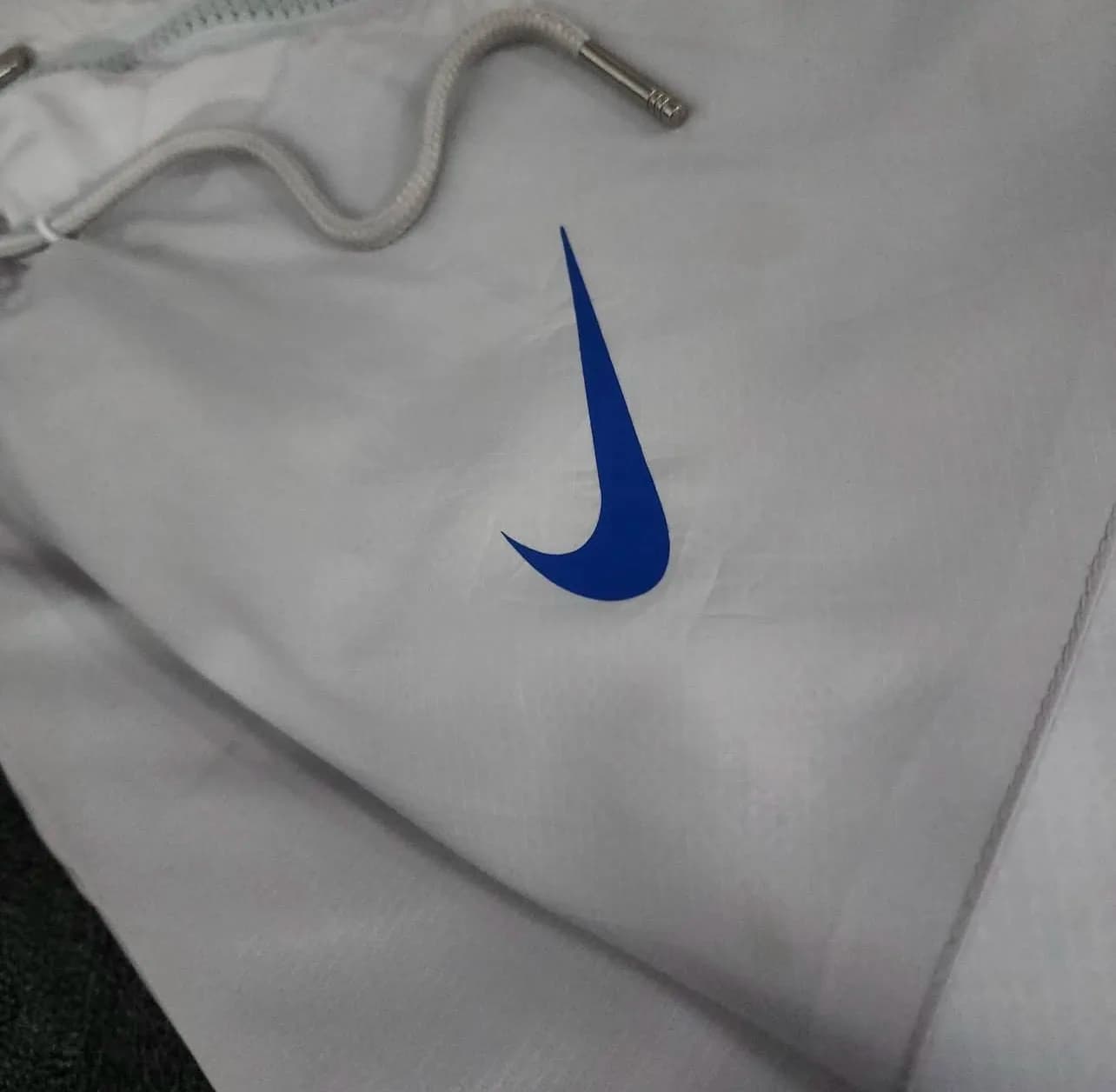 Nike thrift windbreaker jacket India detail view