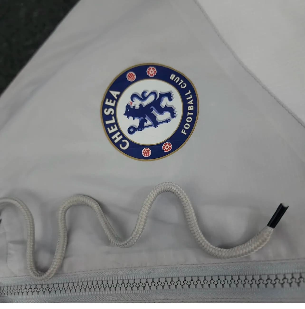 Nike thrift windbreaker jacket India close-up