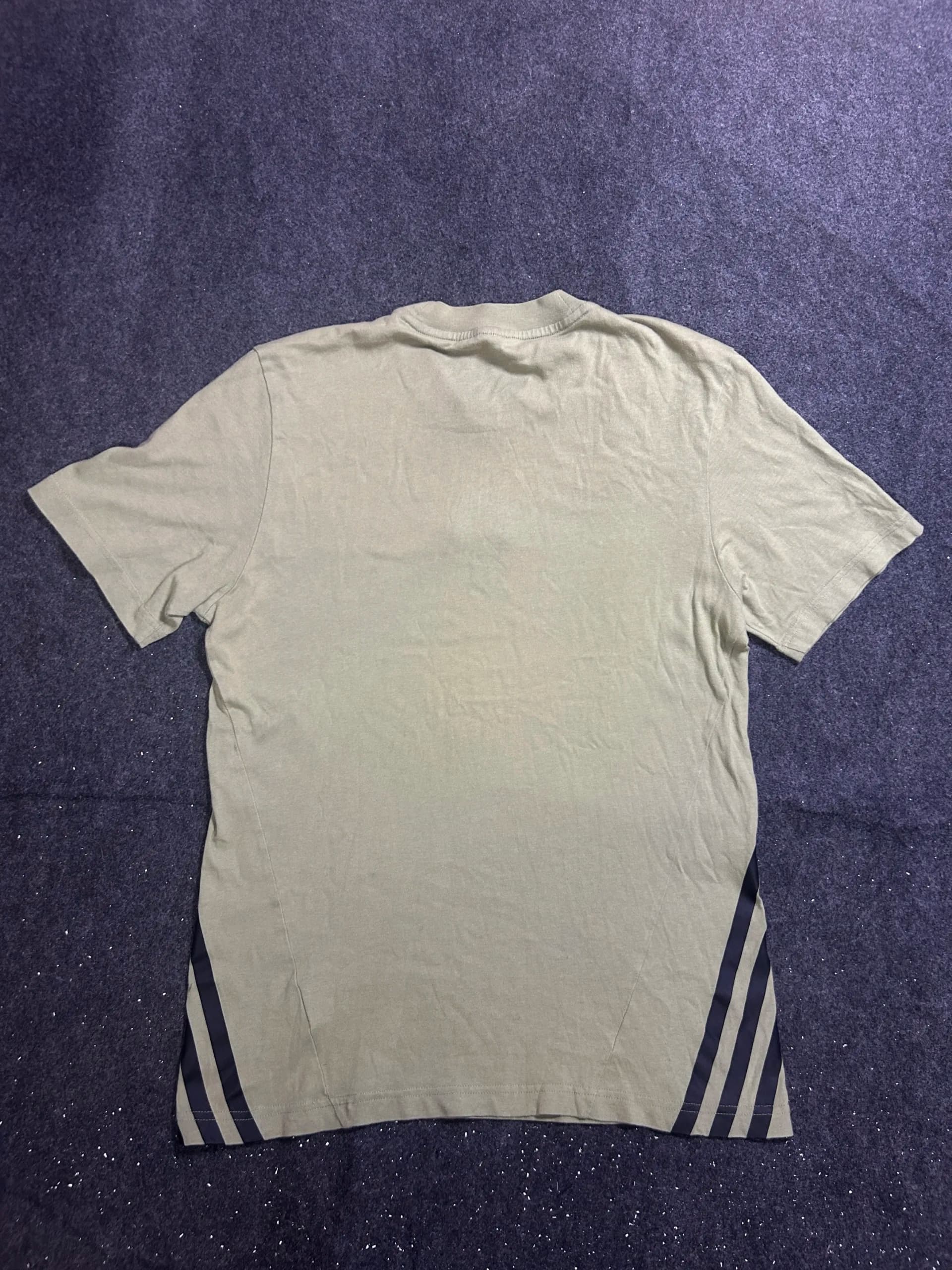 Adidas thrift t-shirt India detail view