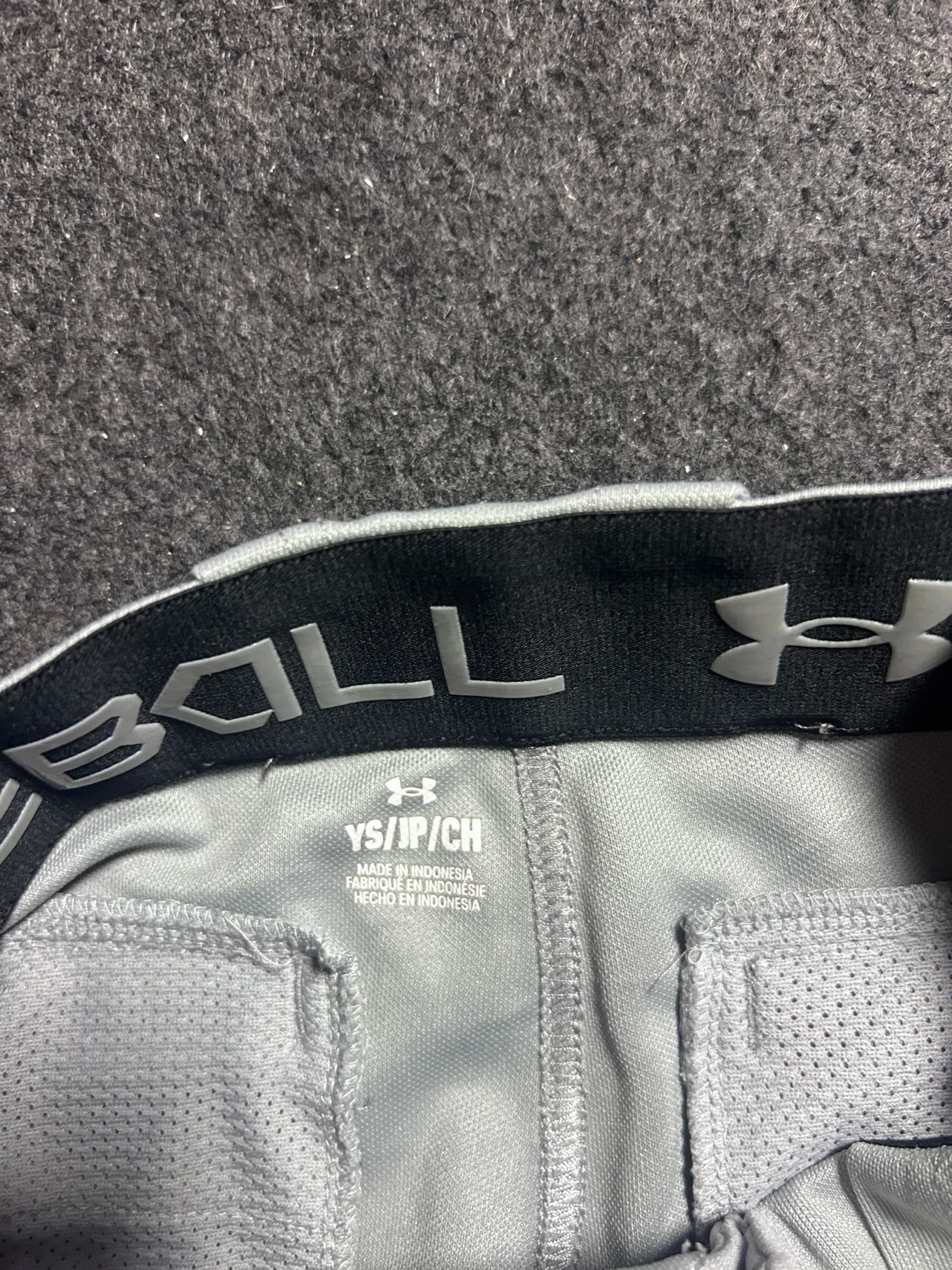 Under Armour thrift shorts India detail view