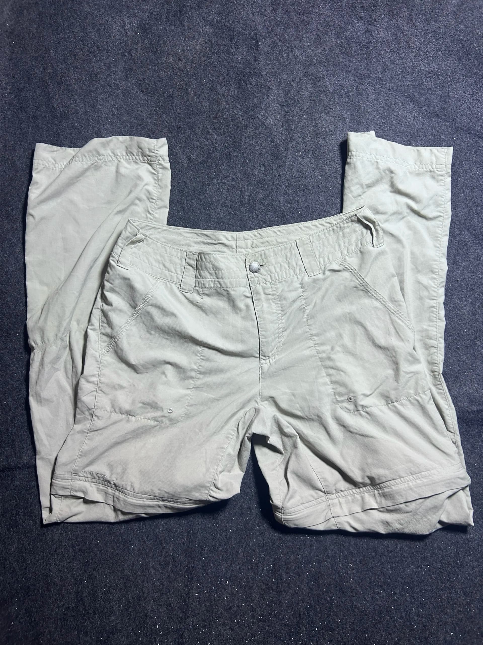 Columbia thrift cargo pants India back view