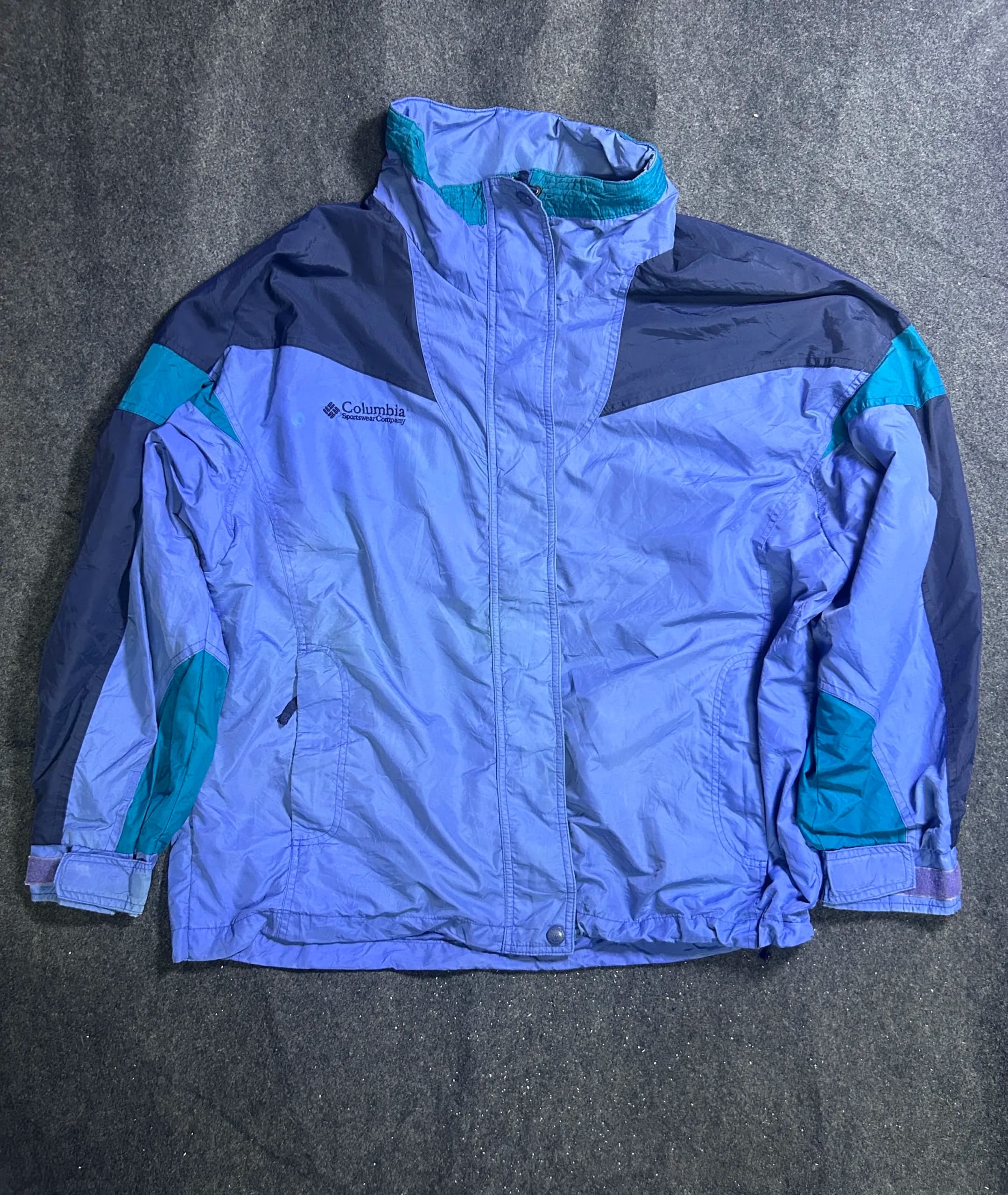 Columbia thrift windbreaker jacket India