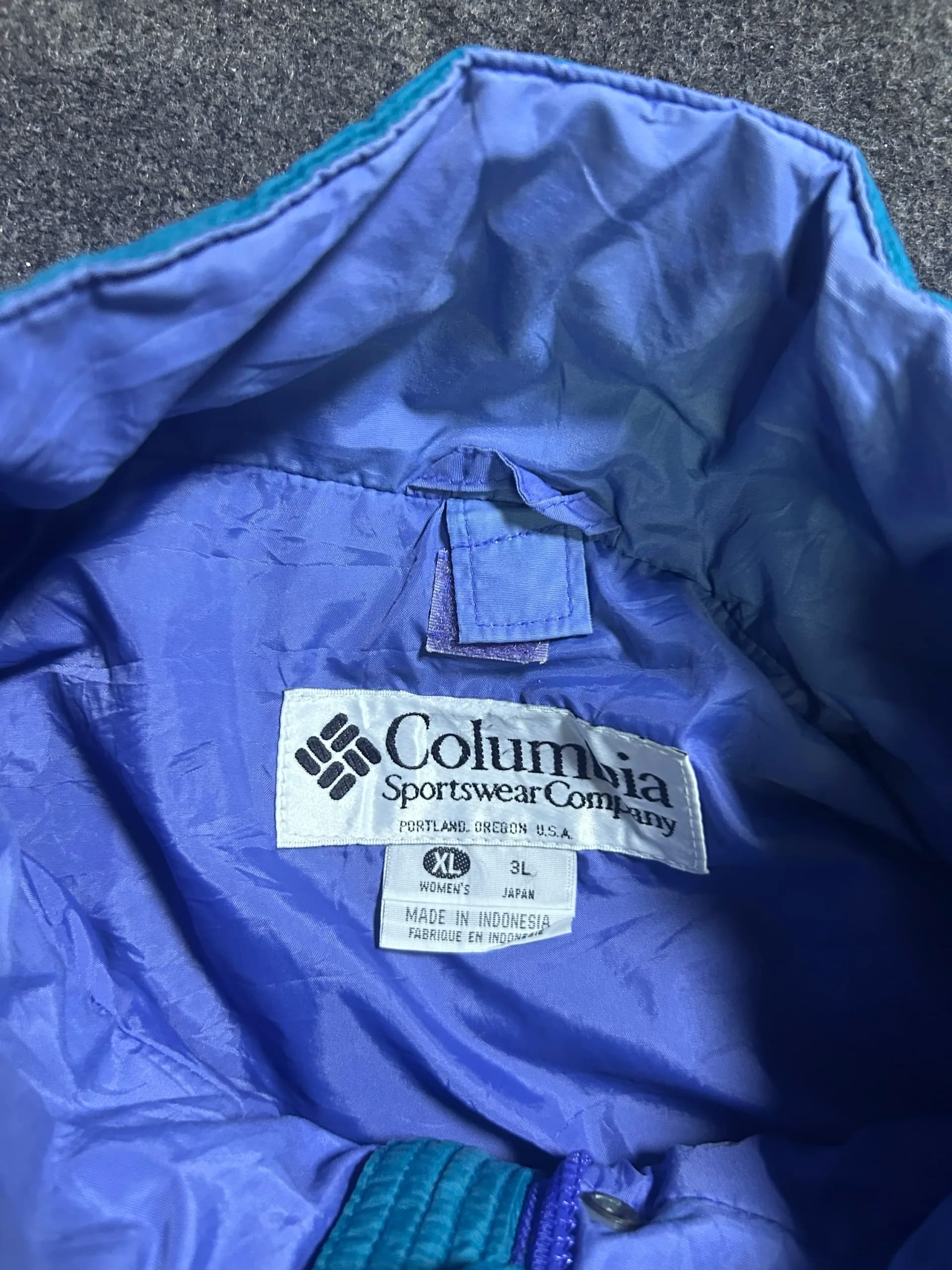 Columbia thrift windbreaker jacket India back view
