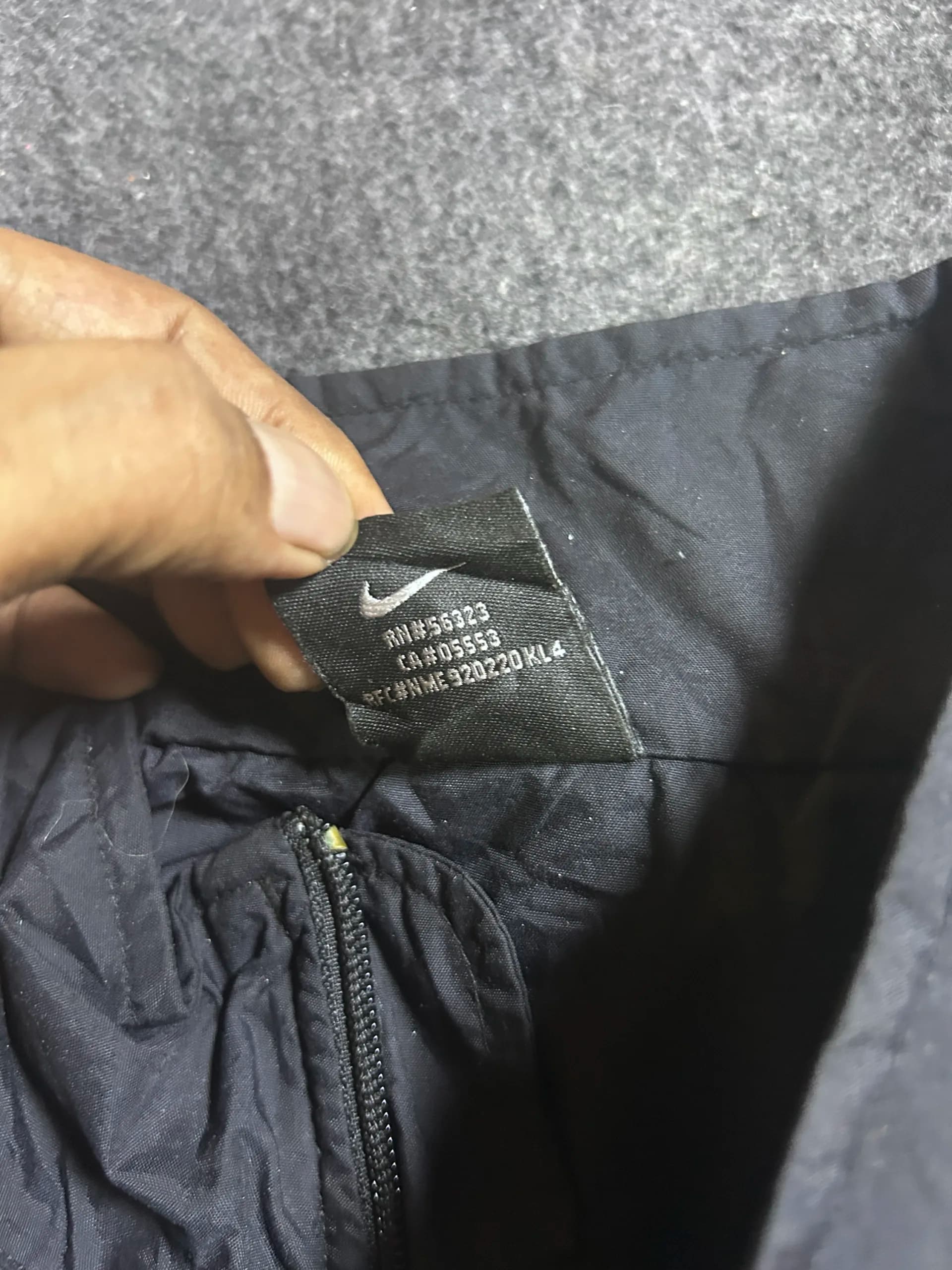 Nike thrift windbreaker jacket India close-up