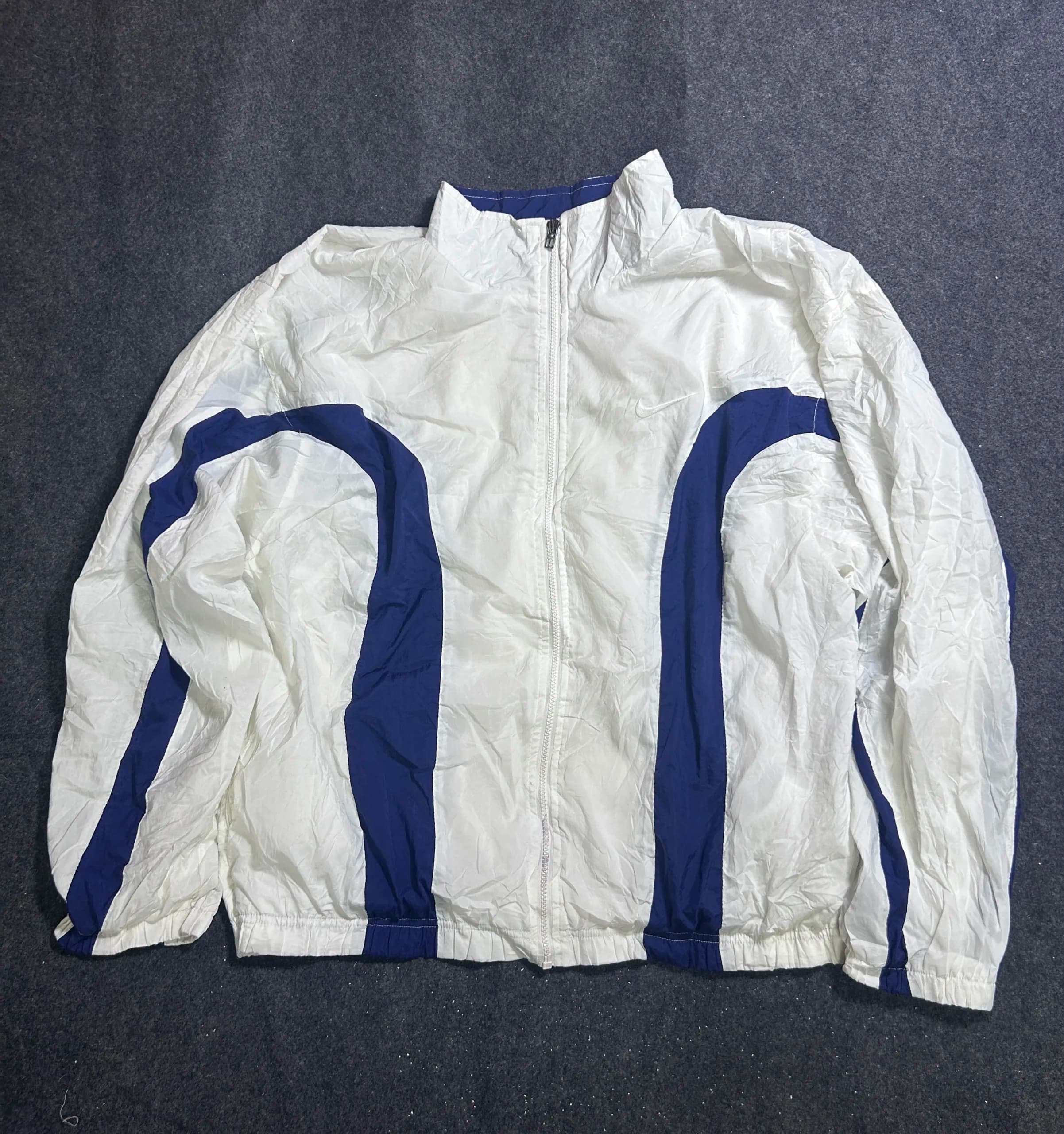 Nike thrift windbreaker jacket India