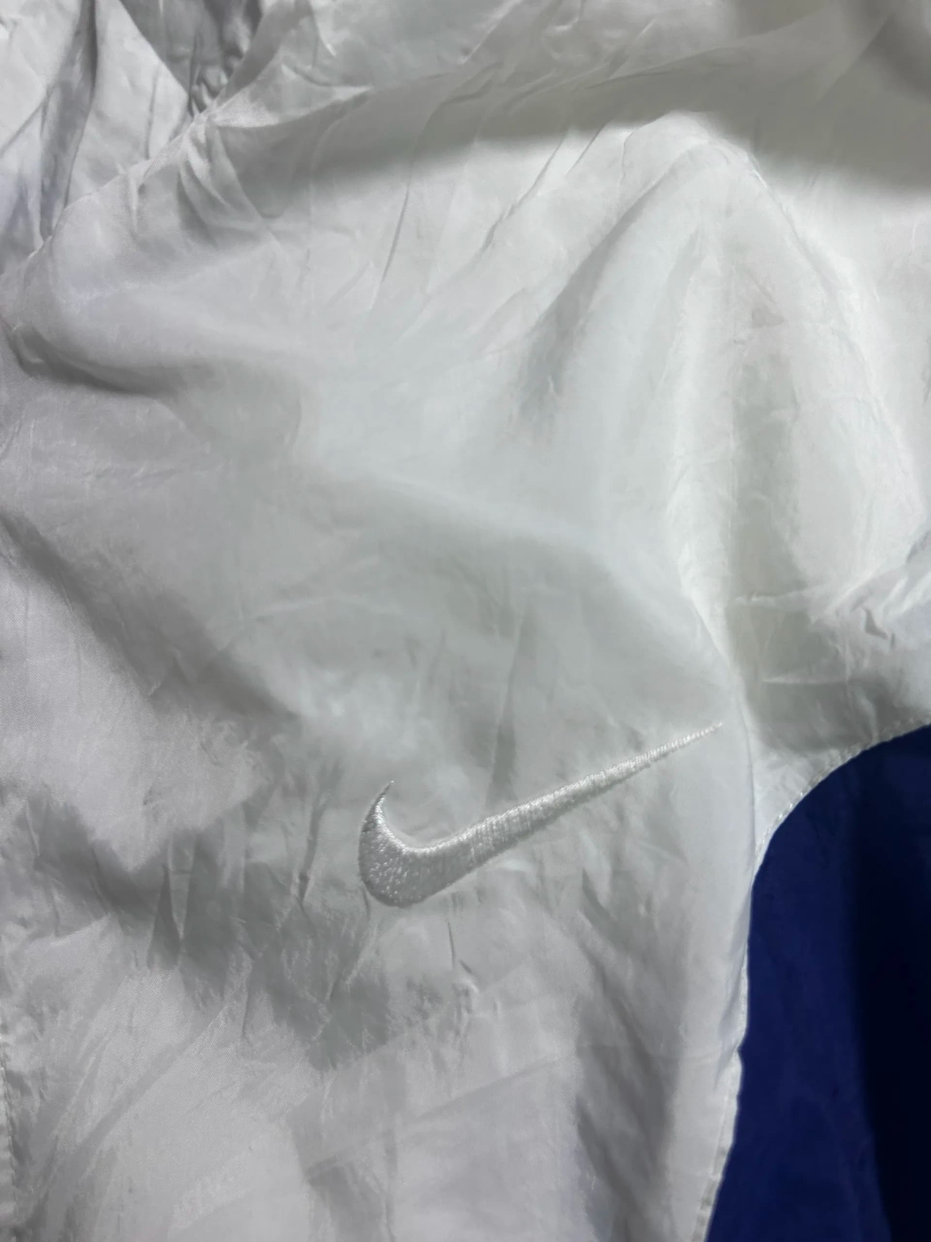 Nike thrift windbreaker jacket India close-up