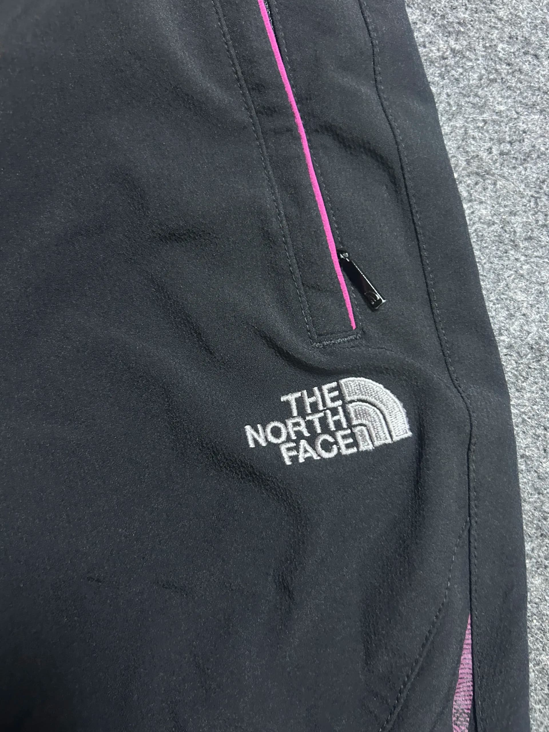 The North Face thrift waterproof jacket India detail view