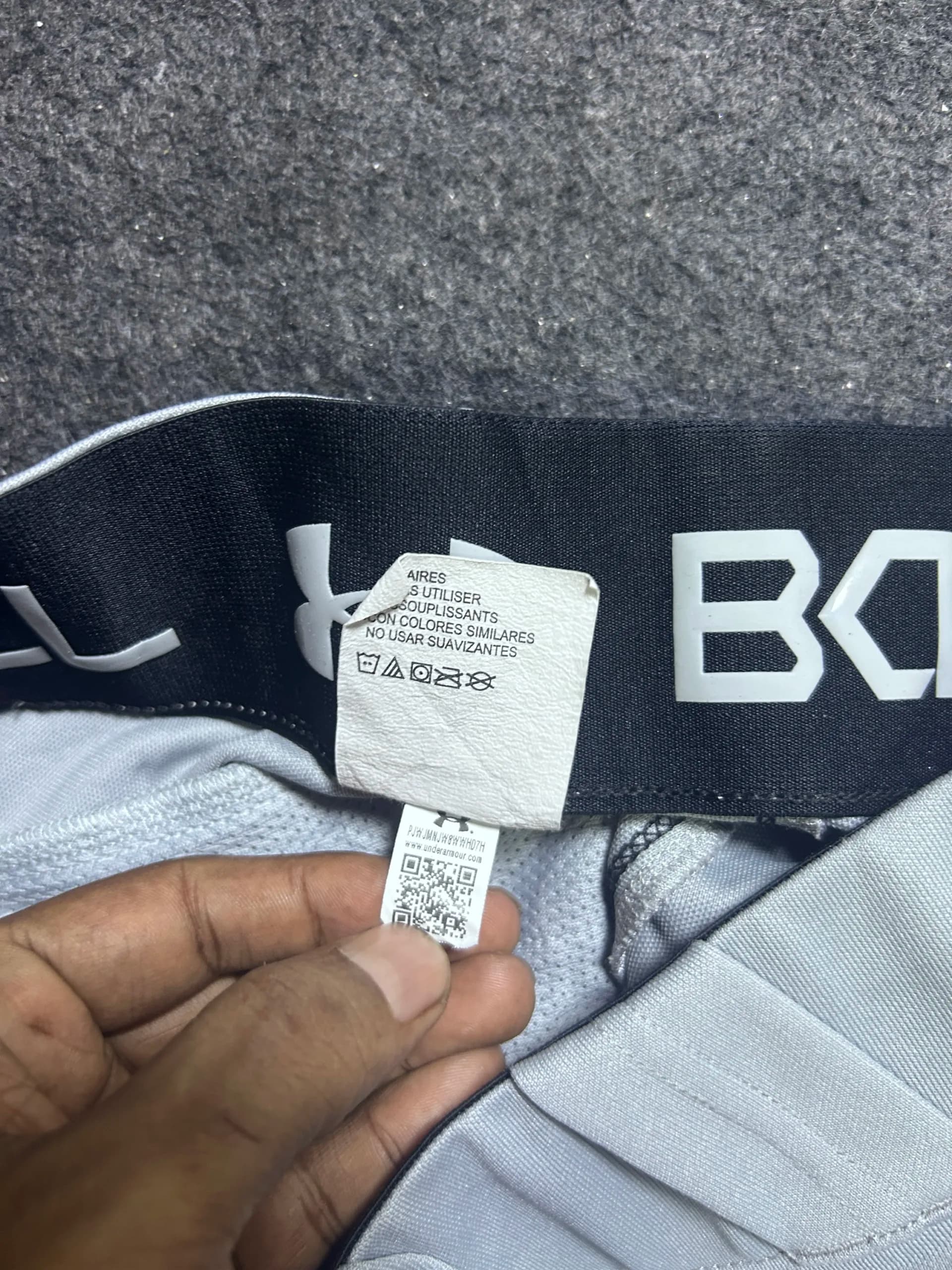 Under Armour thrift shorts India detail view
