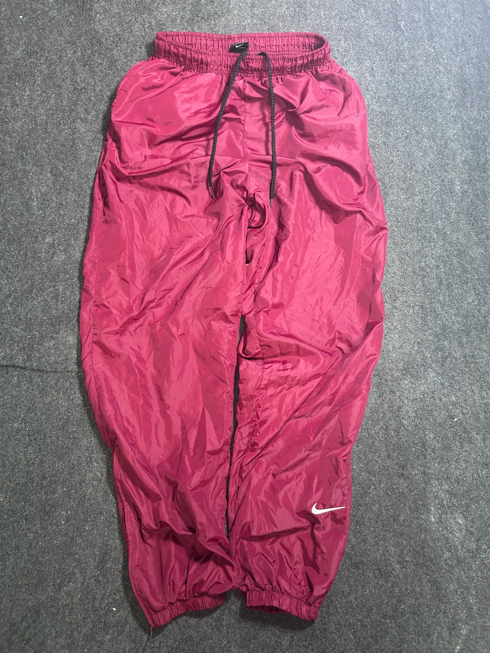 Nike thrift windbreaker jacket India