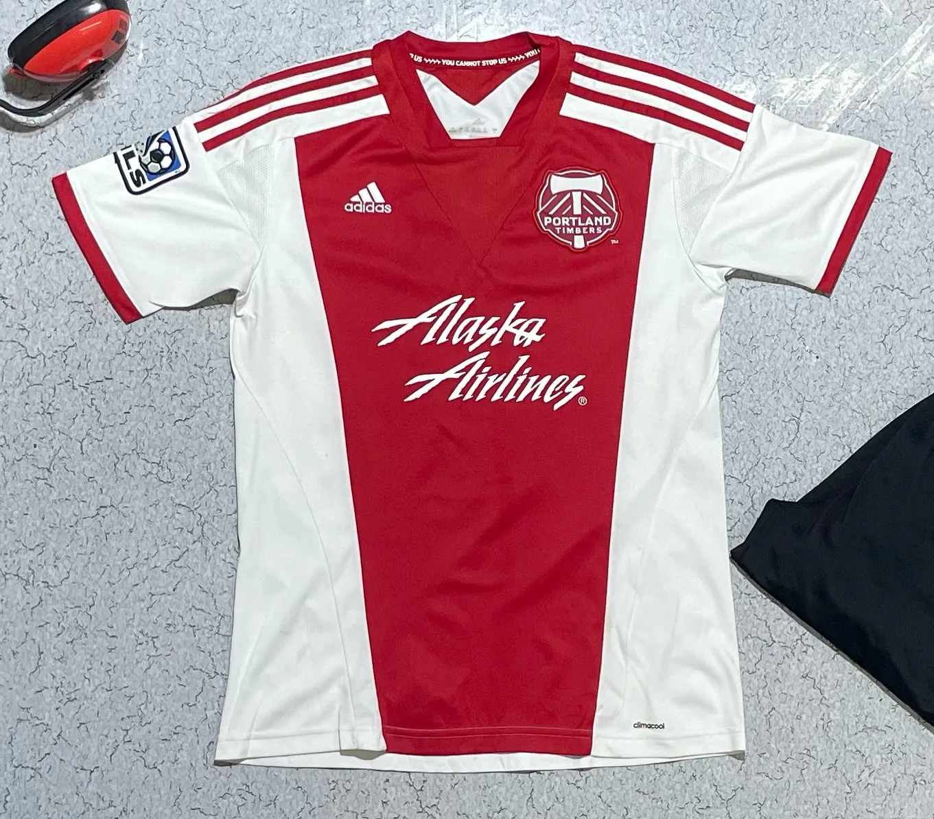 Adidas Alaska Airlines red jersey size M