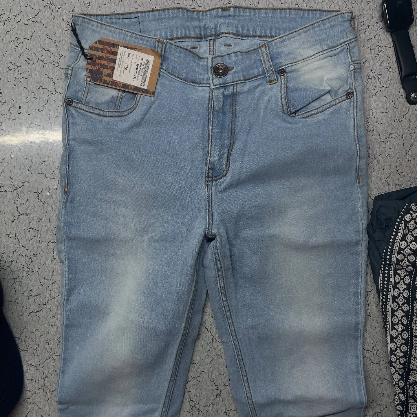 WOMEN JEANS UNUSED BRAND NEW SIZE NEW