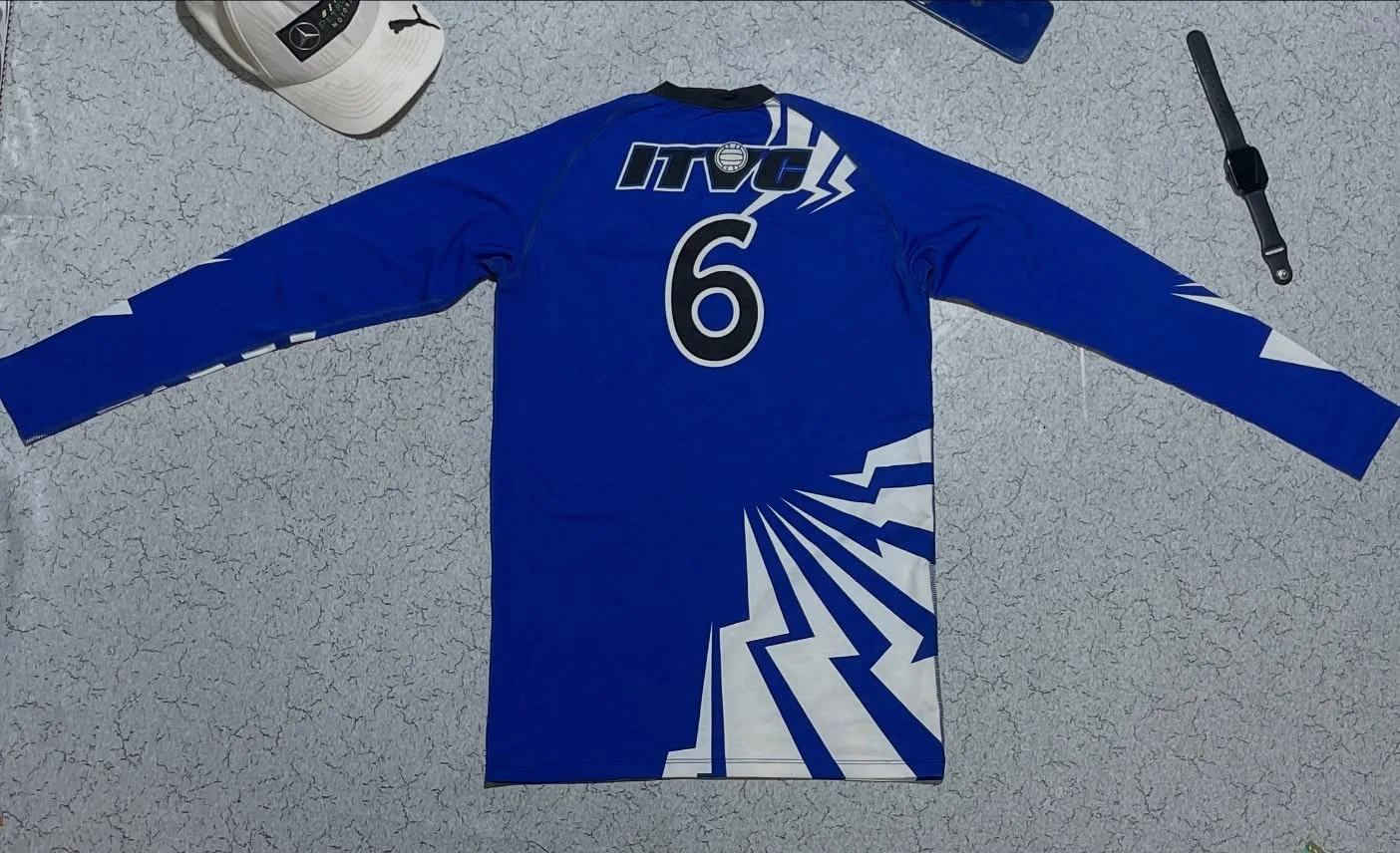 Mizuno Long-Sleeve Volleyball Jersey Size M