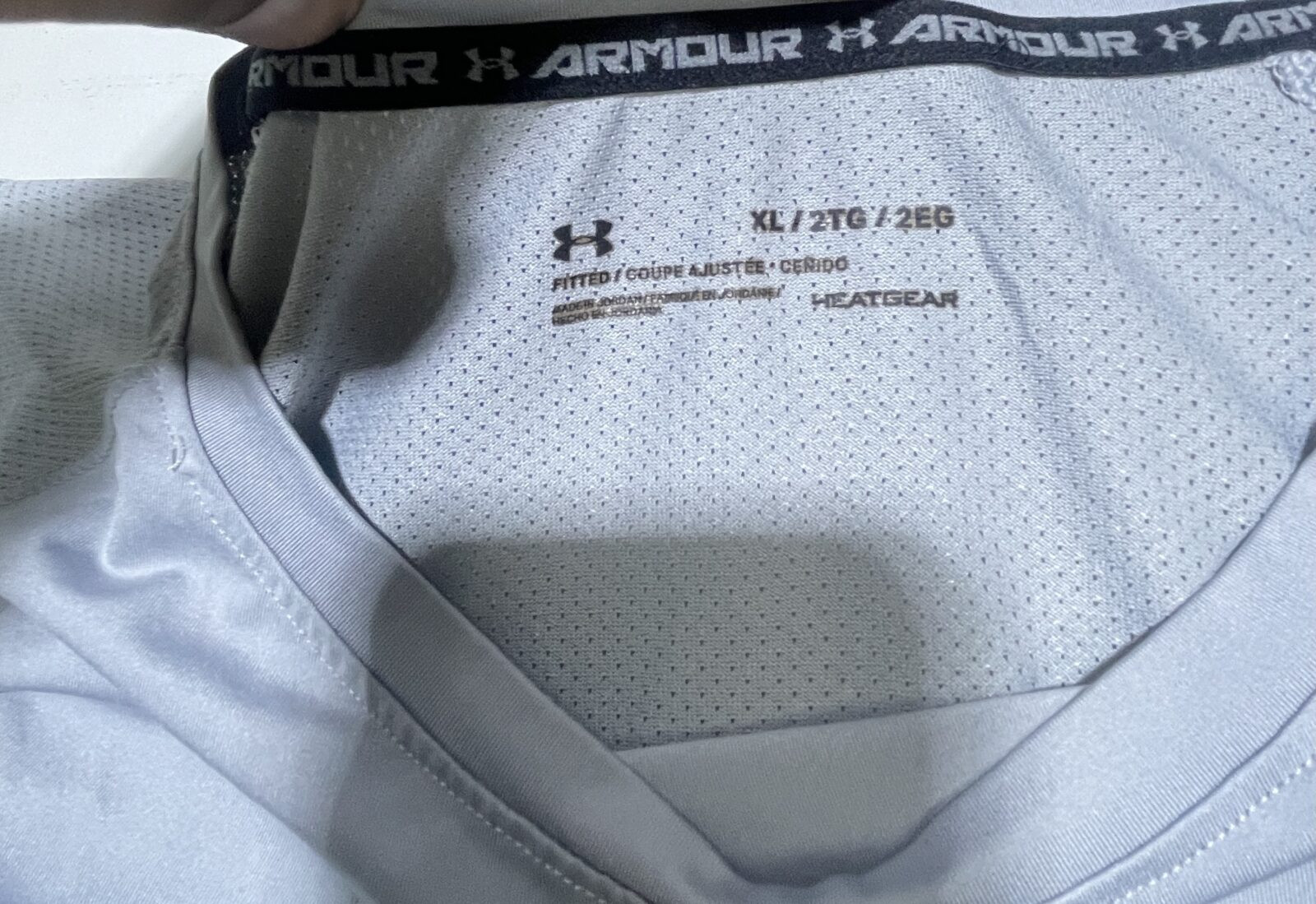 UNDER ARMOUR HEATGEAR BODY FITTED HALF SLEEVE TSHIRT SIZE M