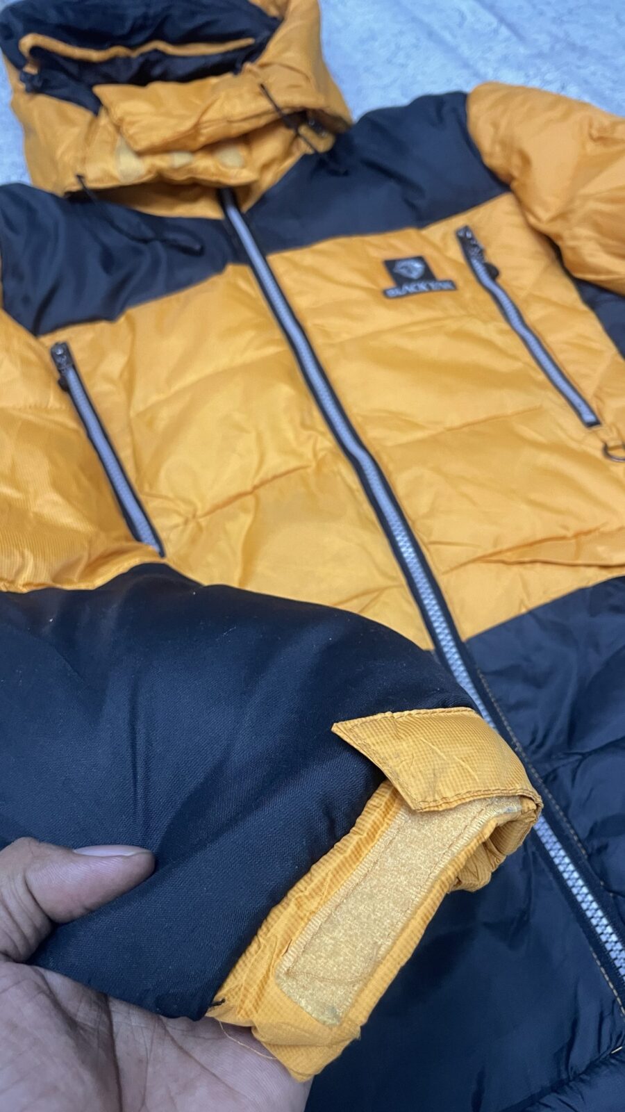 Black Yak Puffer hoodie jacket Yellow Black L