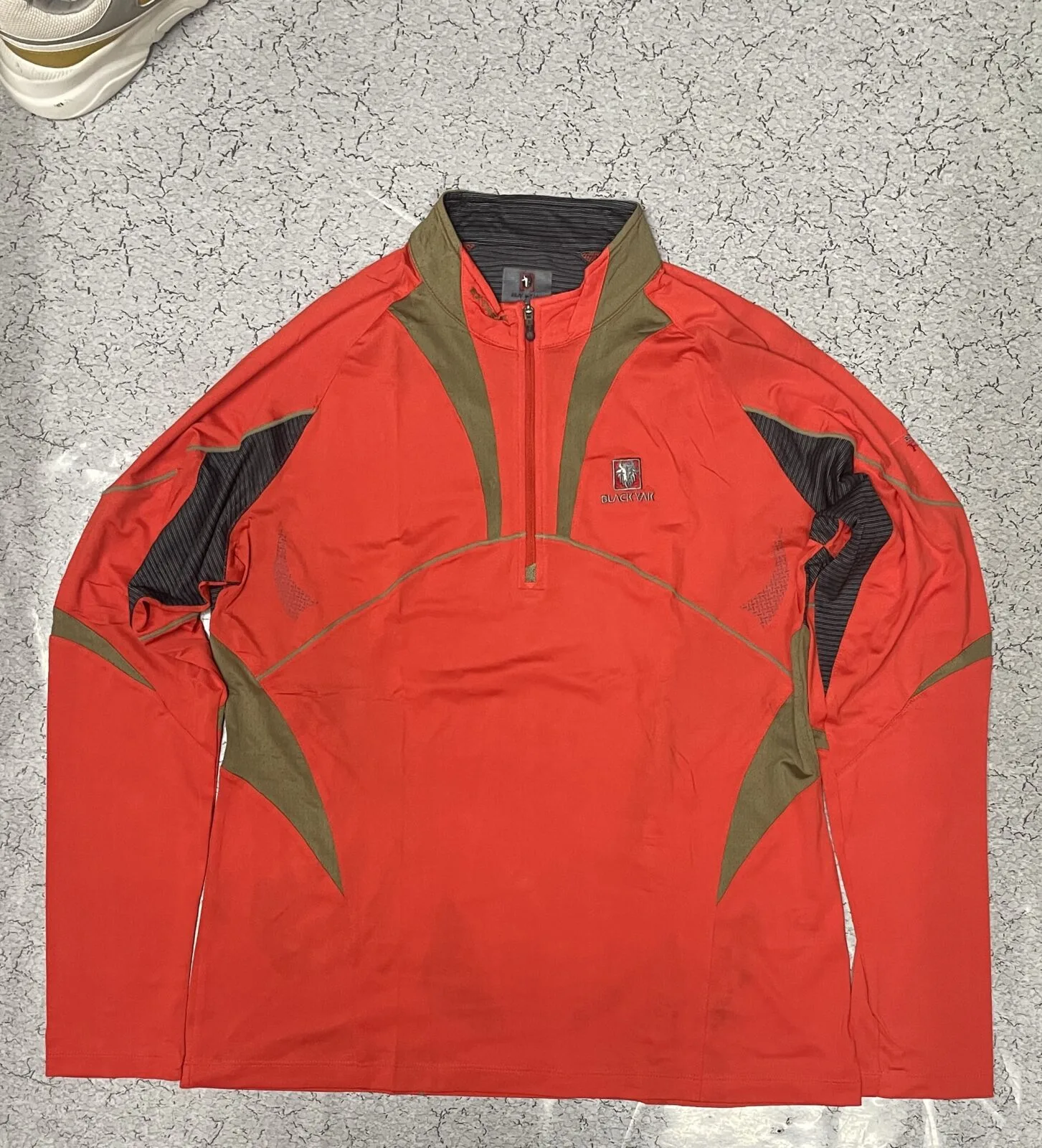 Black Yak Extreme Peak half zip Up Tshirt size M