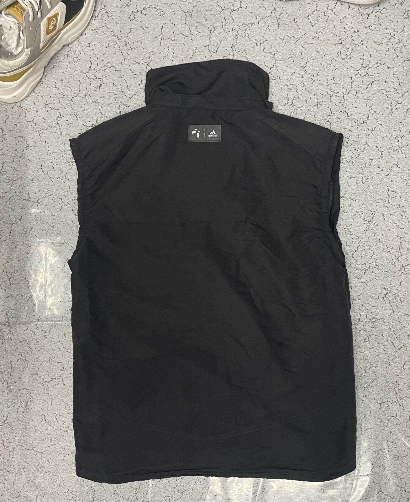 Adidas sleeveless jacket black size L