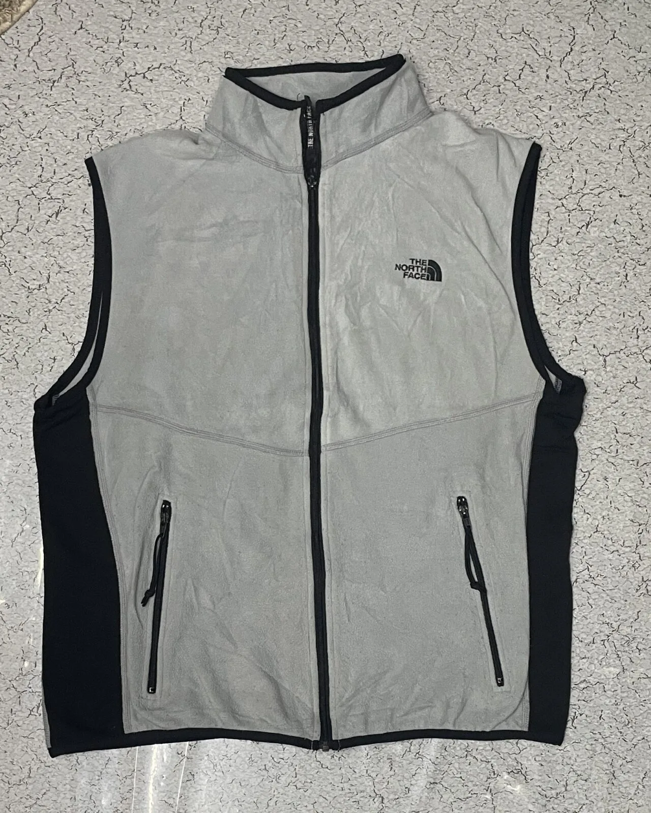 The North Face Men’s Fleece sleeveless Jacket grey black size L
