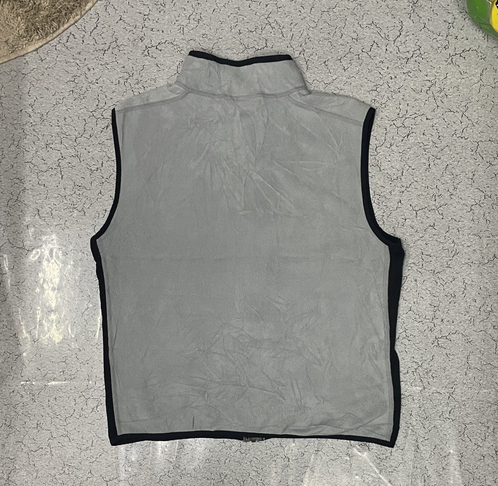 The North Face Men’s Fleece sleeveless Jacket grey black size L