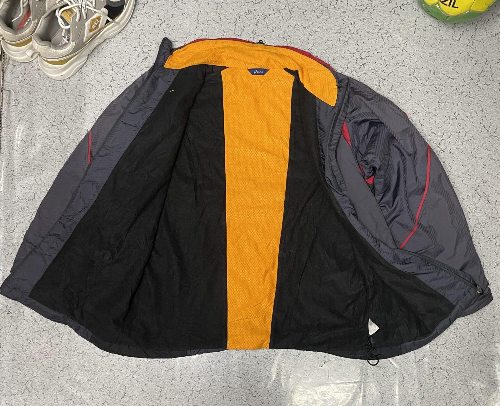ASICS OVERSIZED WINTER JACKET SIZE XXL