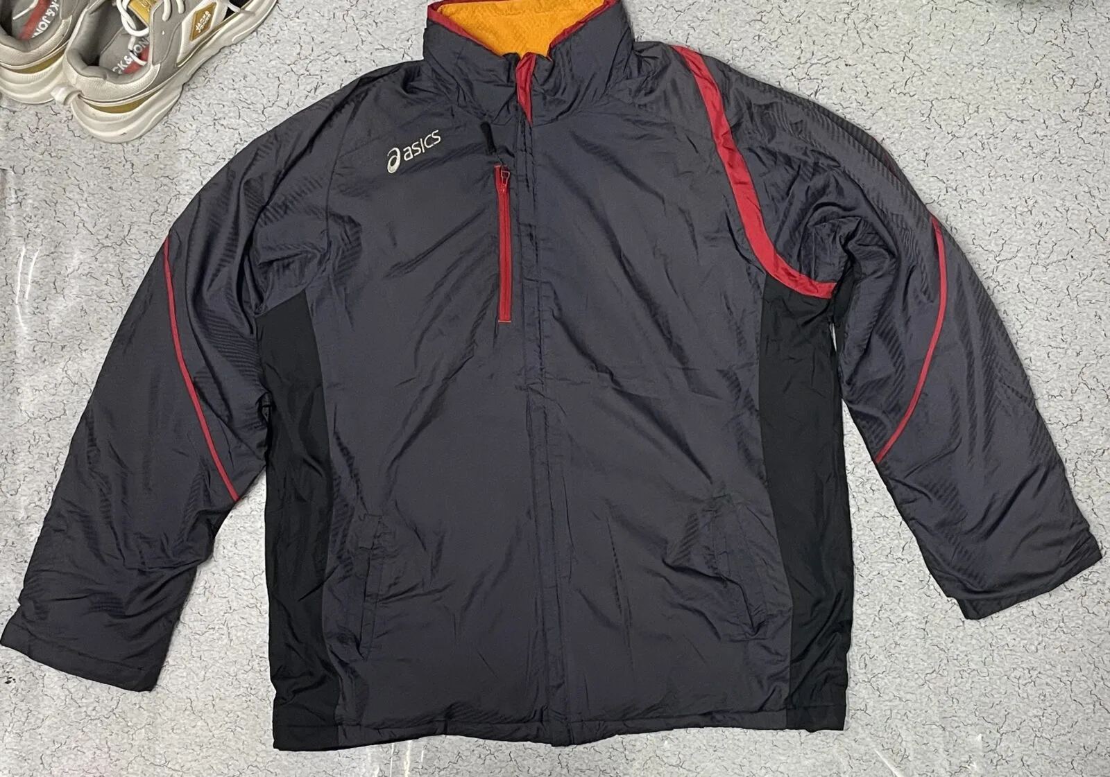 ASICS OVERSIZED WINTER JACKET SIZE XXL