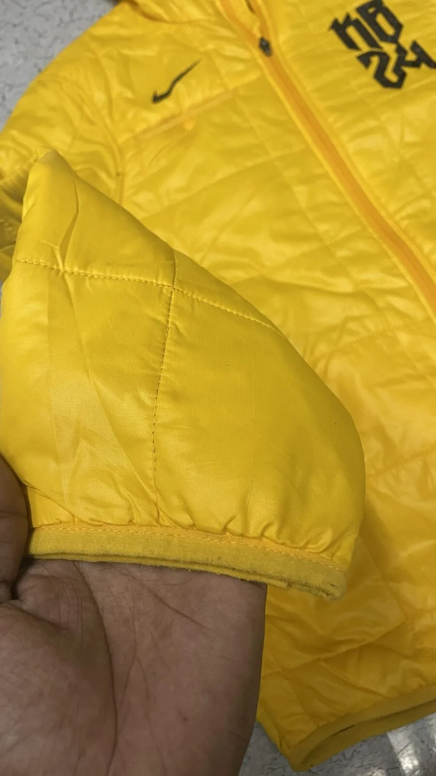 Nike Hooded Puffer lite weight jacket size L Yellow