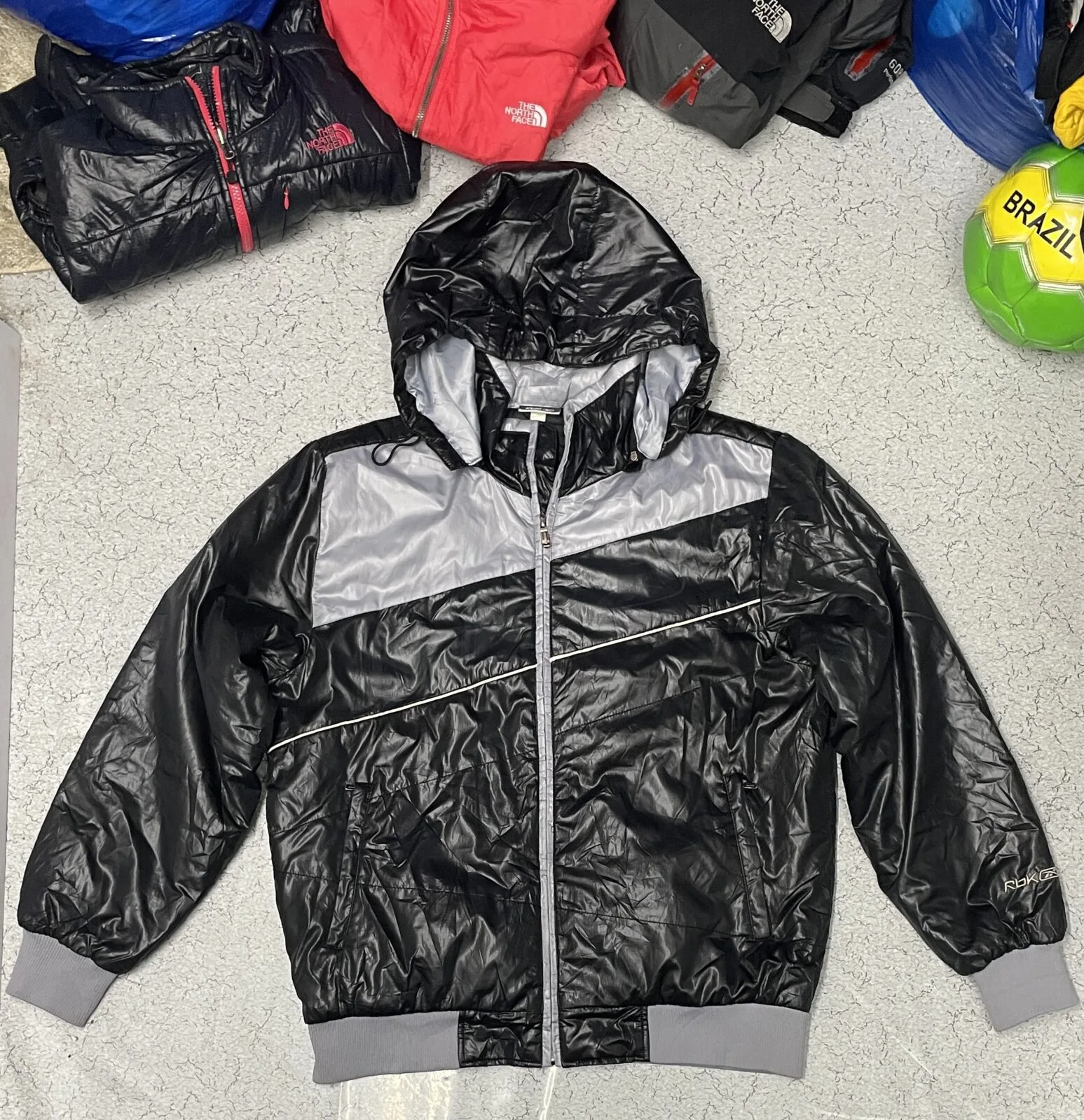 Reebok puffer hooded Winter Jacket Waterproof black Grey size xl