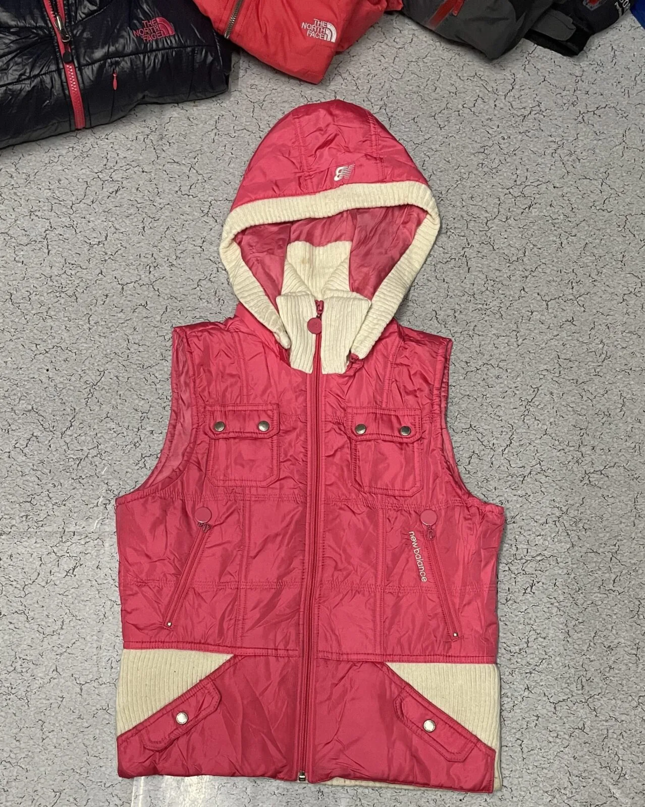 New Balance Women’s Hooded sleeveless Jacket pink Size S