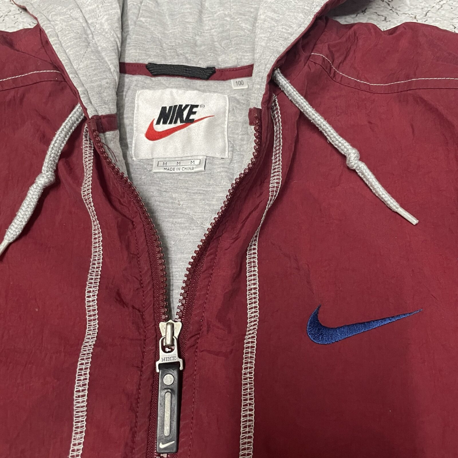 Nike Vintage Men’s Hooded Windbreaker Jacket Burgundy XL