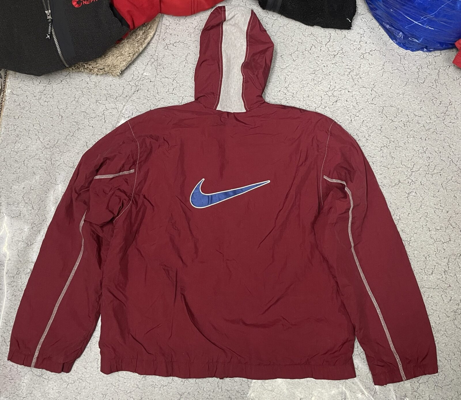 Nike Vintage Men’s Hooded Windbreaker Jacket Burgundy XL
