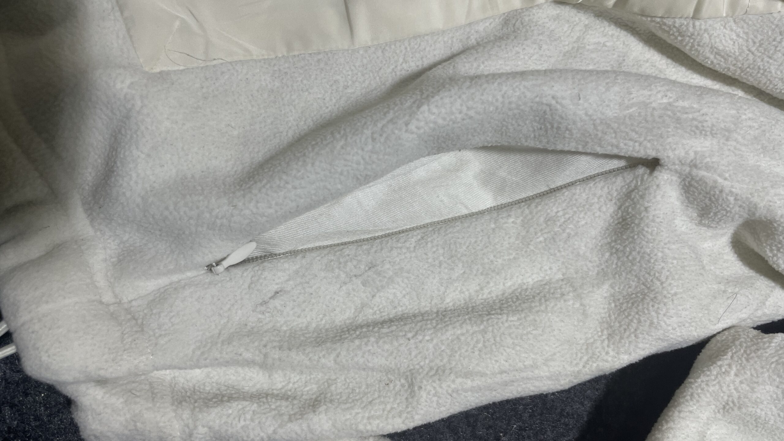 Alo Women’s Winter Sweater Lite Weight Cream White Size L
