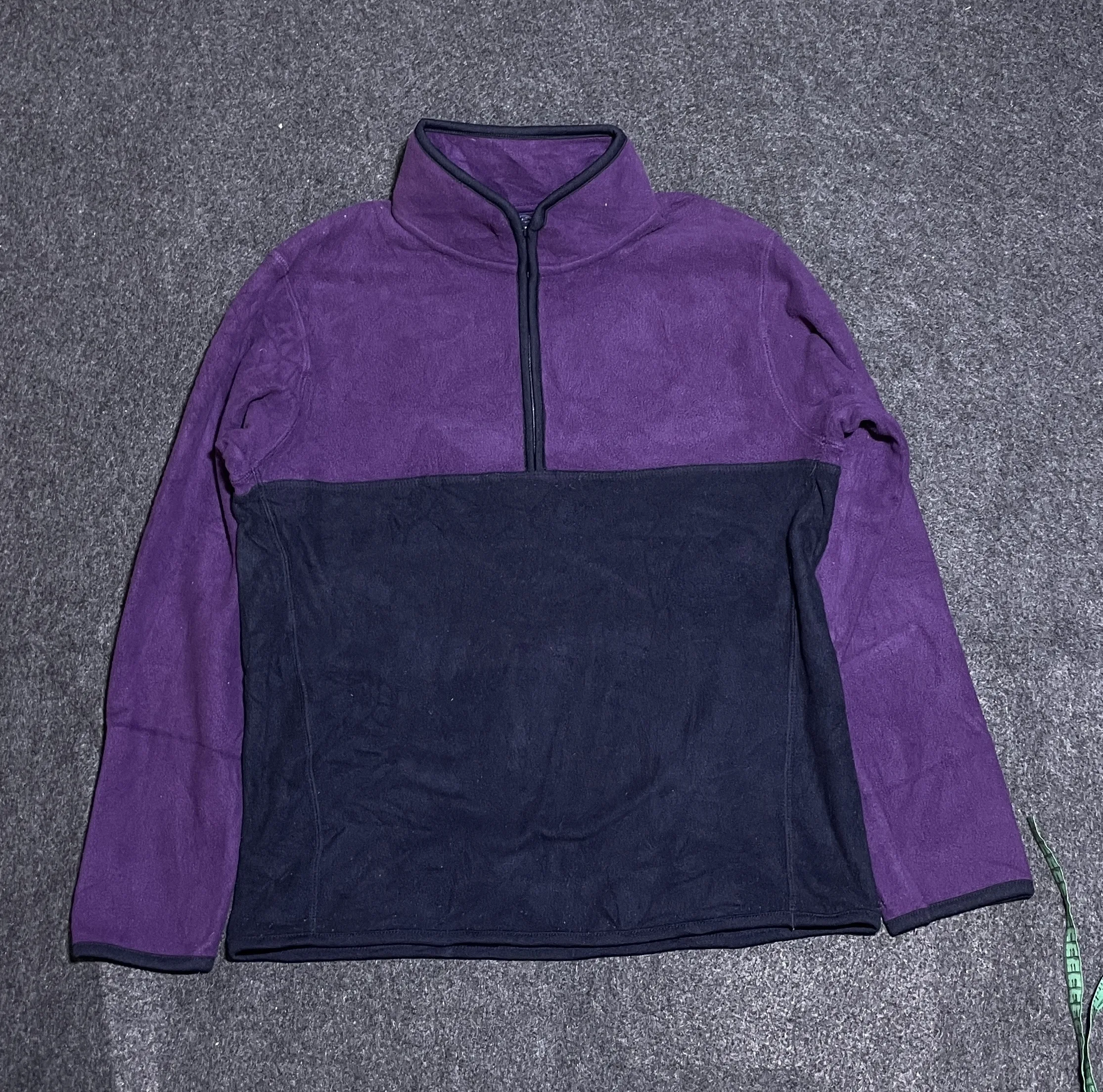UNIQLO Winter Fleece Sweater Unisex Purple Black Size S