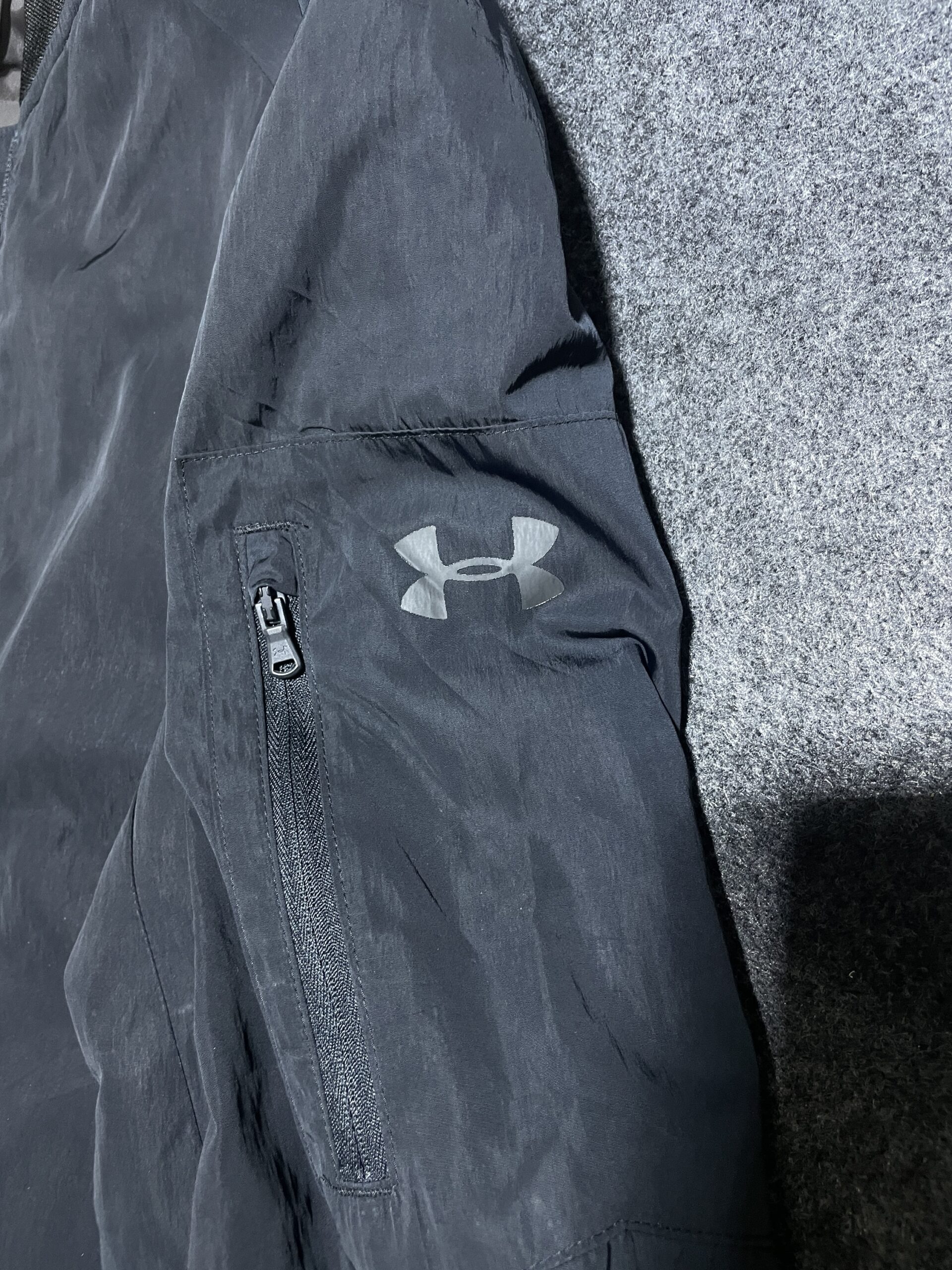 Under Armour Black Bomber Jacket Men’s Medium (Loose Fit)