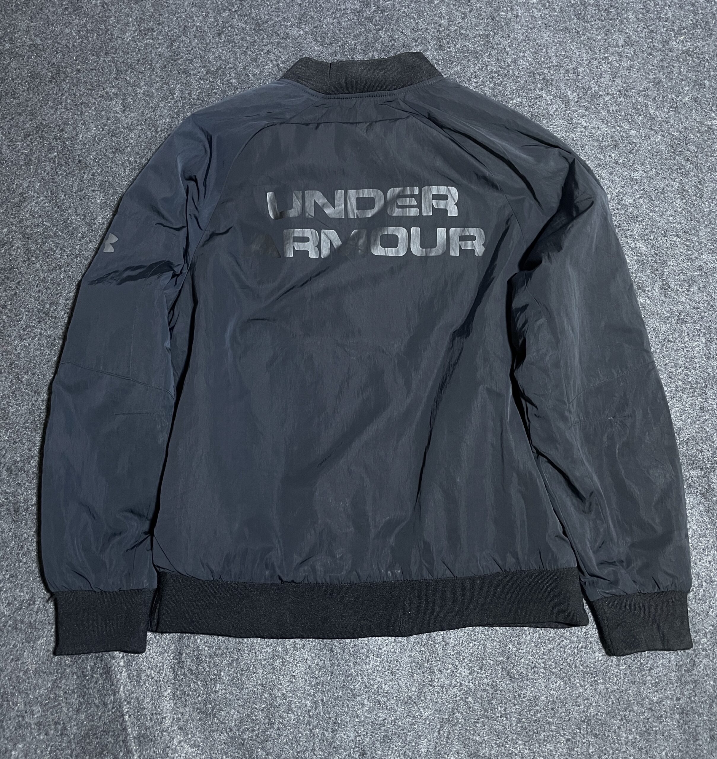 Under Armour Black Bomber Jacket Men’s Medium (Loose Fit)