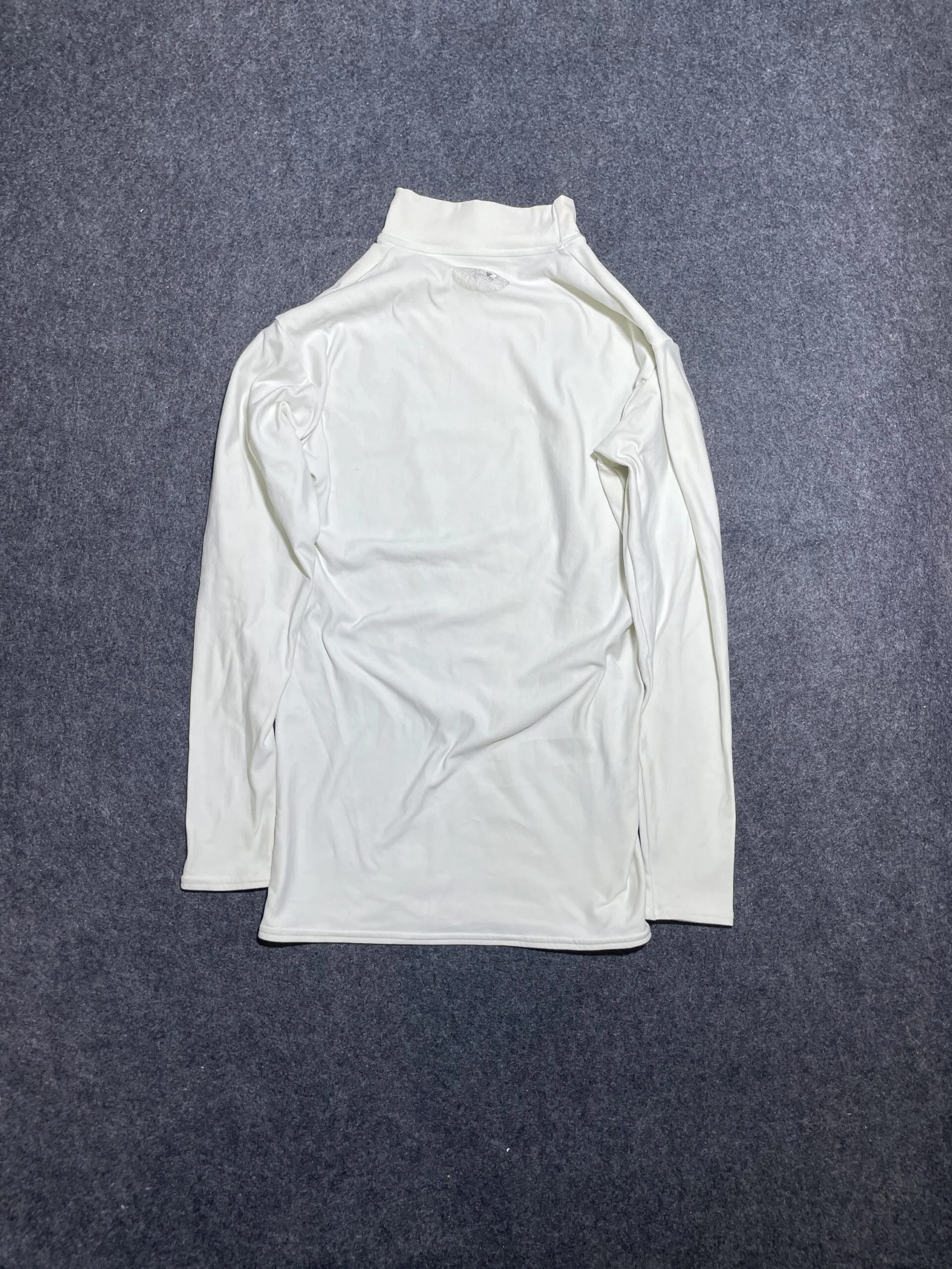 Under Armour White Compression Gym Top – Slim Body Fit (Size M)