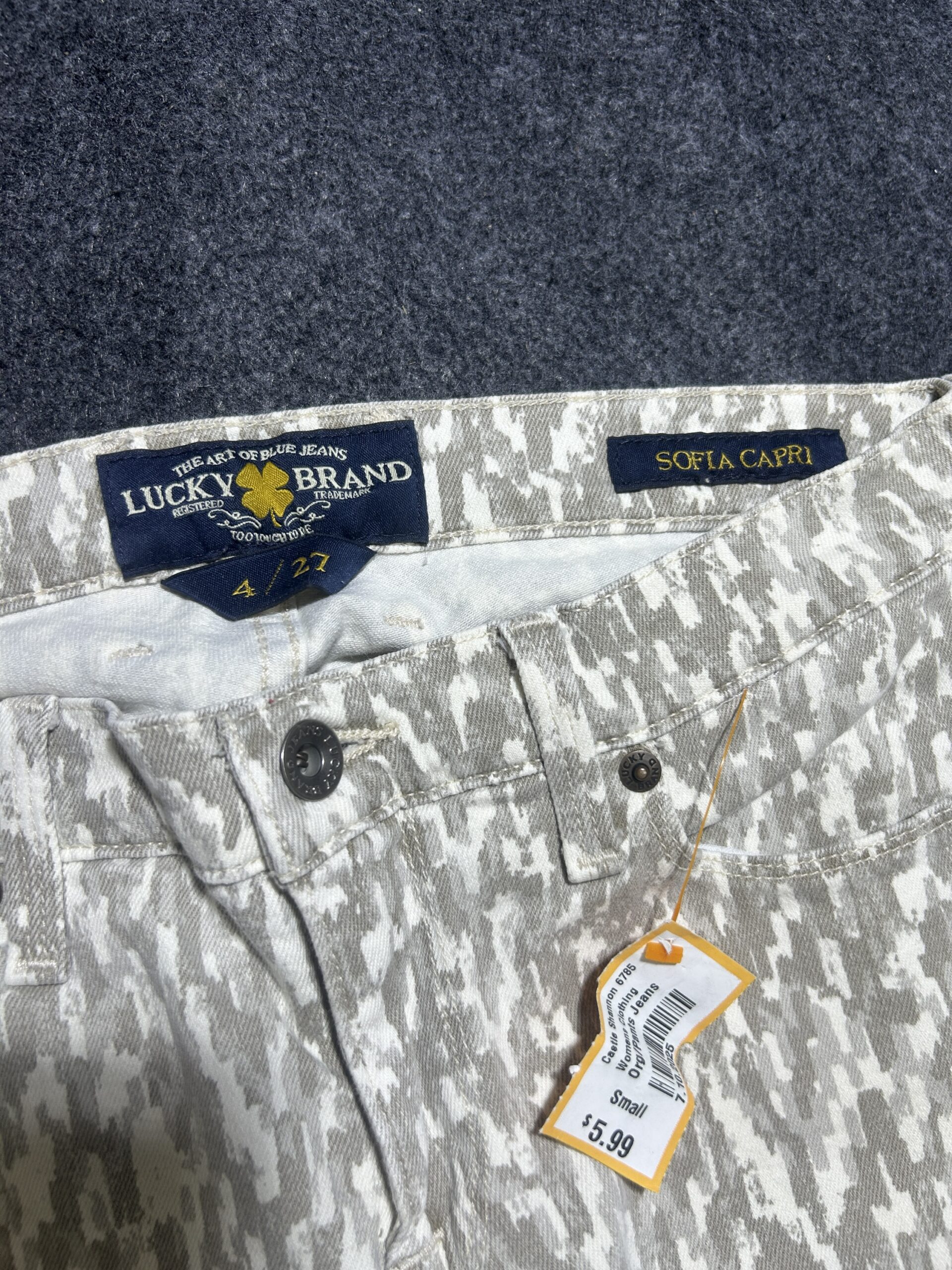Lucky Brand Sofia Capri Printed Jeans | Slim Fit | Beige Camo Pattern | Size 28