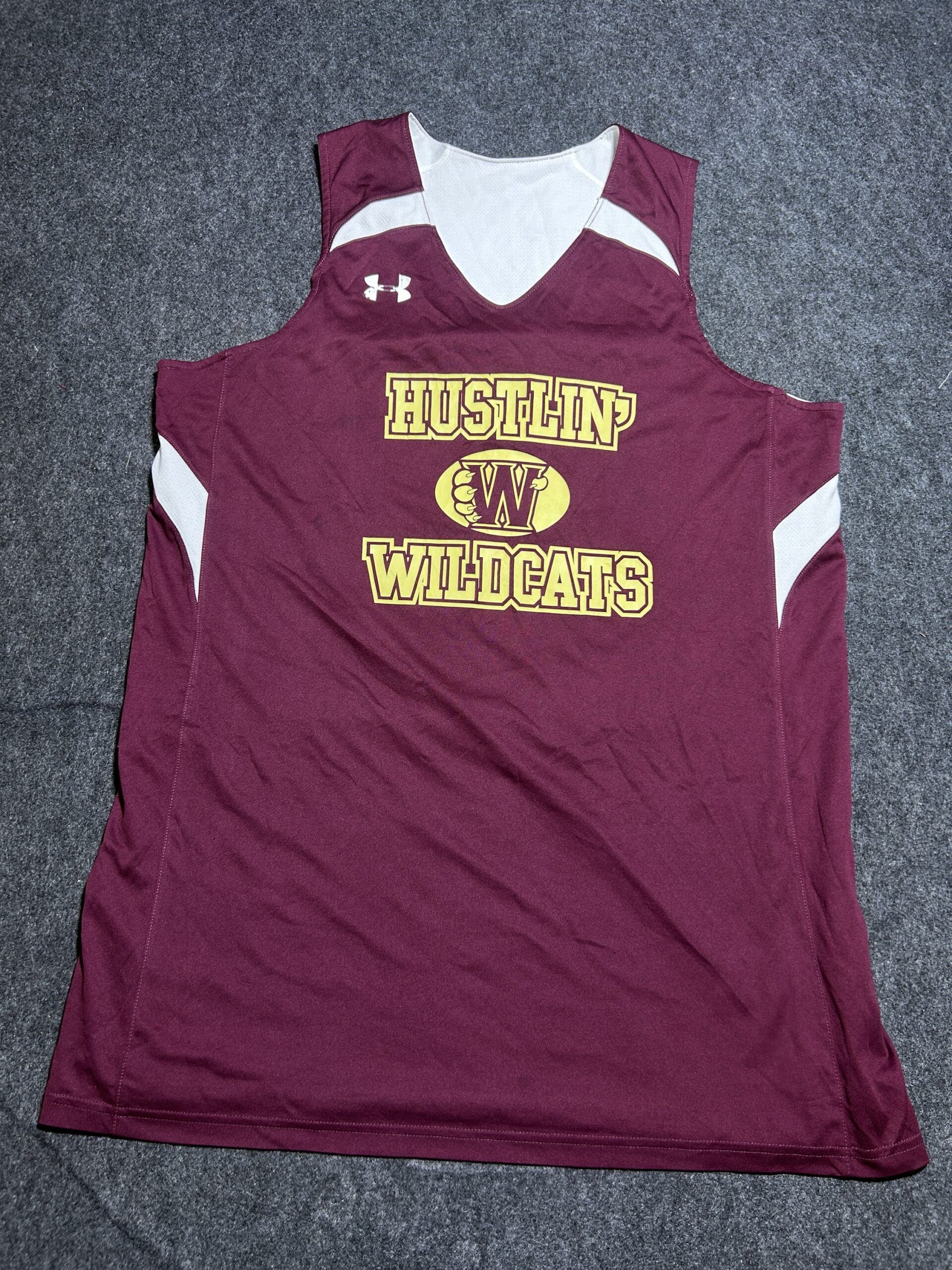 Under Armour Reversible Hustlin Wildcats Jersey (White/Maroon) Size L Oversized Fit