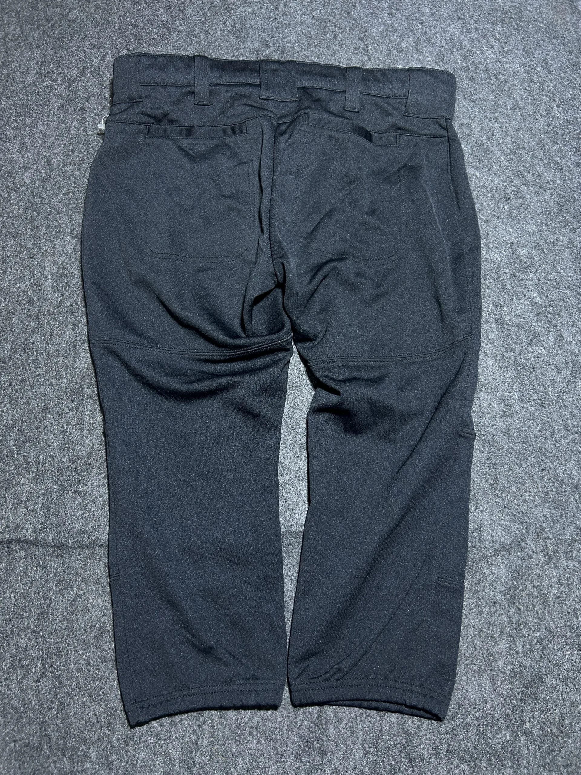 Under Armour Performance Capri Pants – Black | Size M (Waist 32)