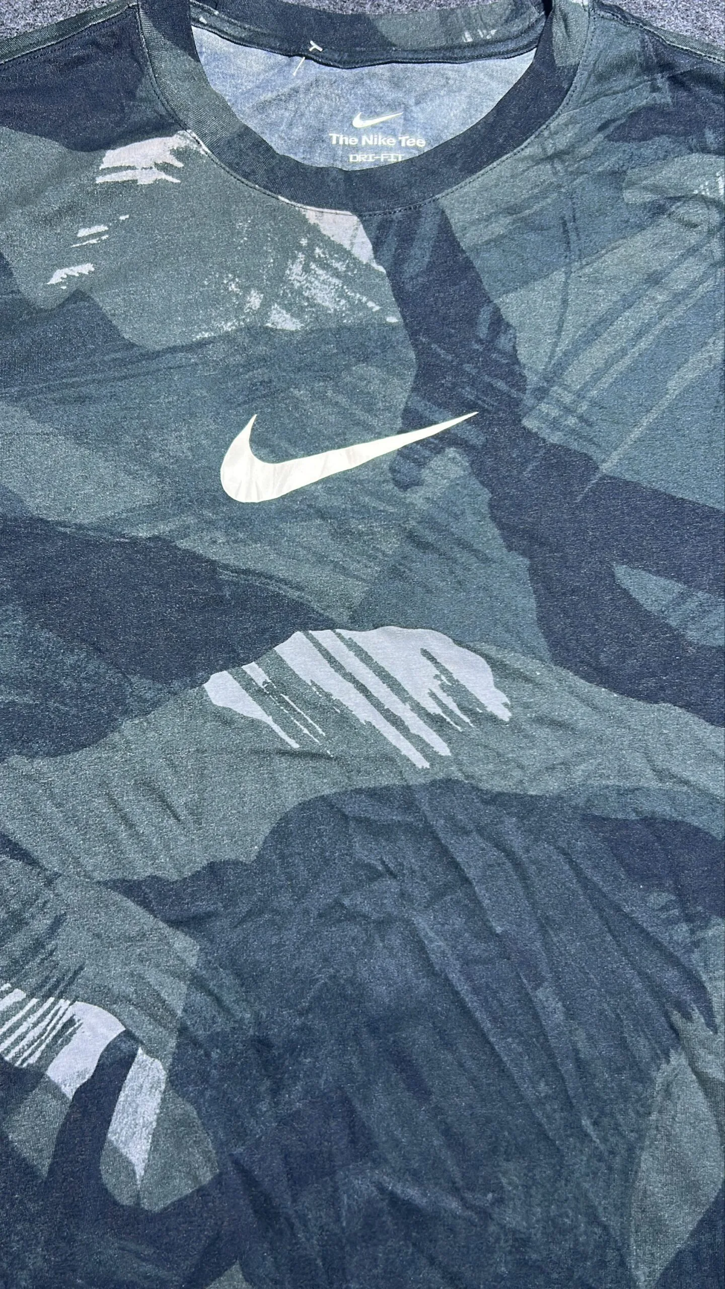 Nike Dri-FIT Camo Print T-Shirt – Dark Green/Black – Size M