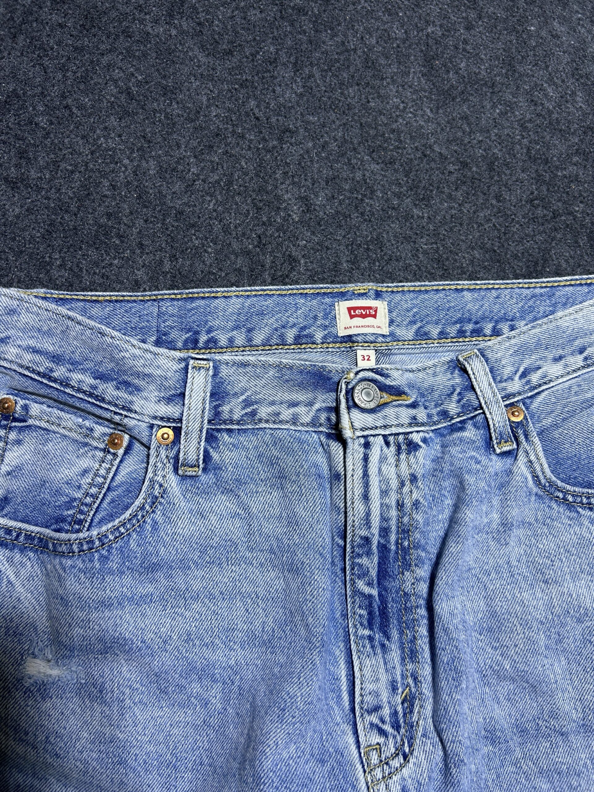 Levi’s Light Wash Distressed Denim Jeans Ripped Knees | Vintage Fade | 36 | Unisex