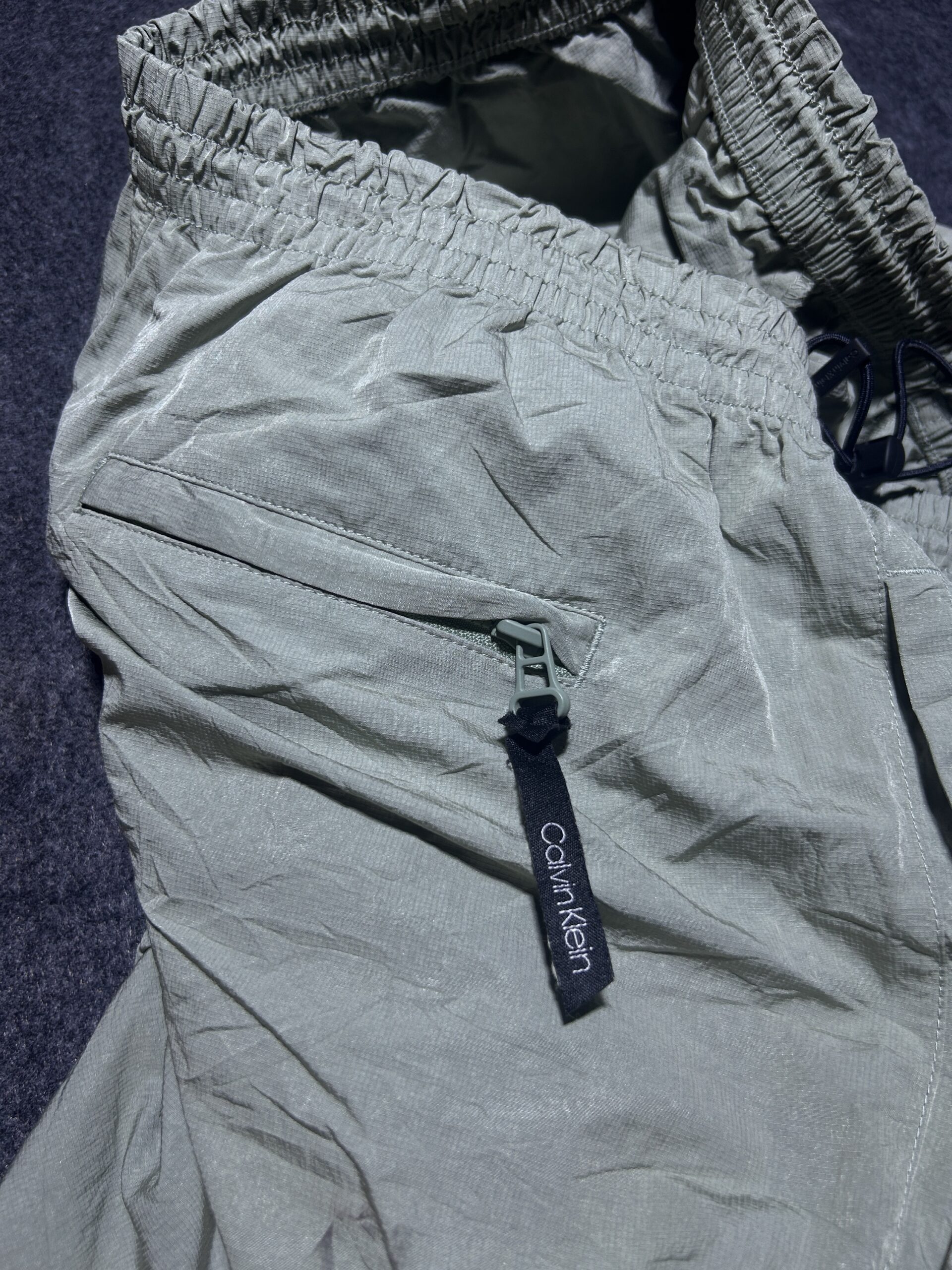 CALVIN KLEIN NYLON CARGO PARACHUTE TRACK PANTS | LIGHT SAGE GREEN | 30-33| EXCELLENT CONDITION