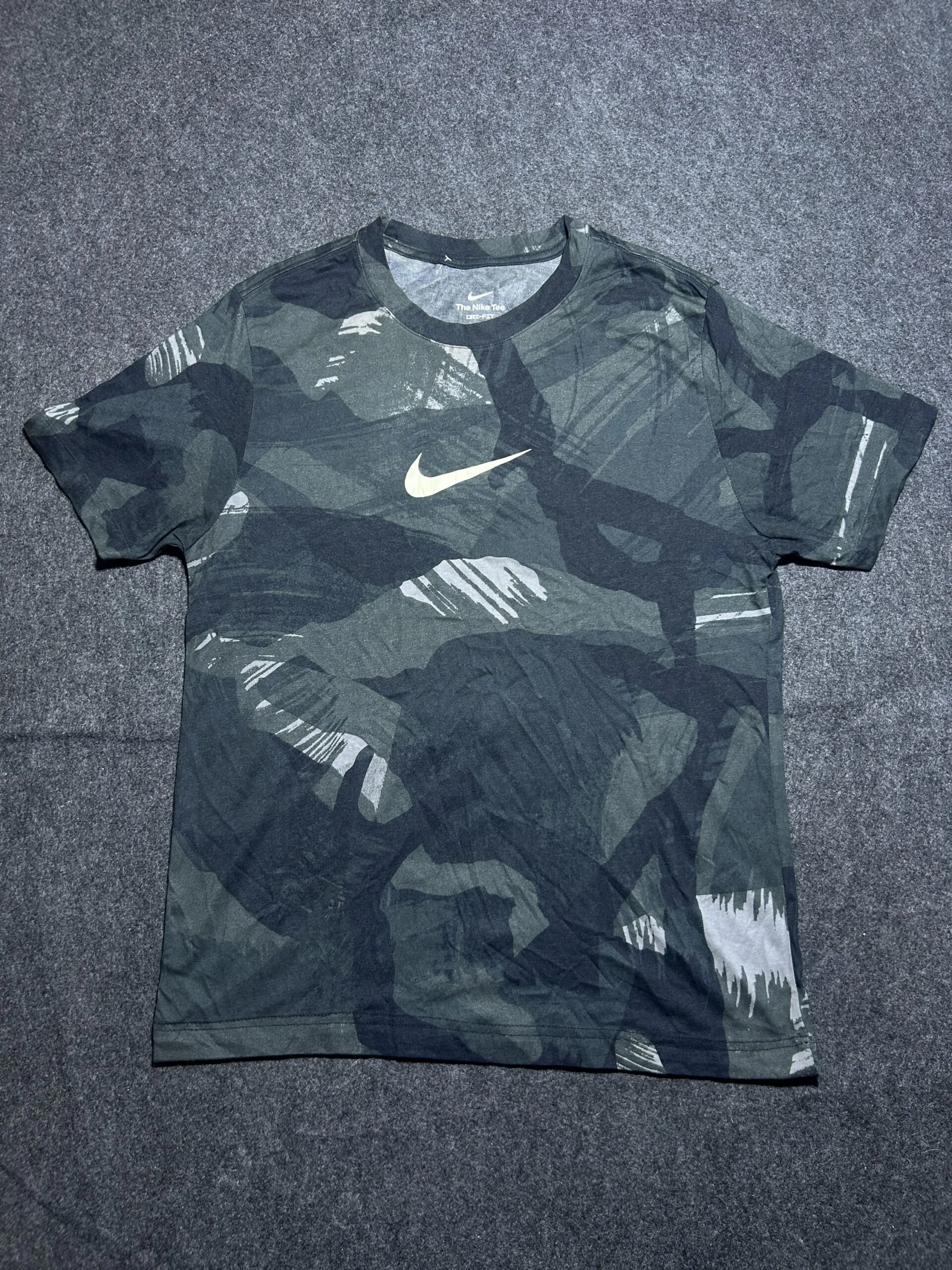 Nike Dri-FIT Camo Print T-Shirt – Dark Green/Black – Size M
