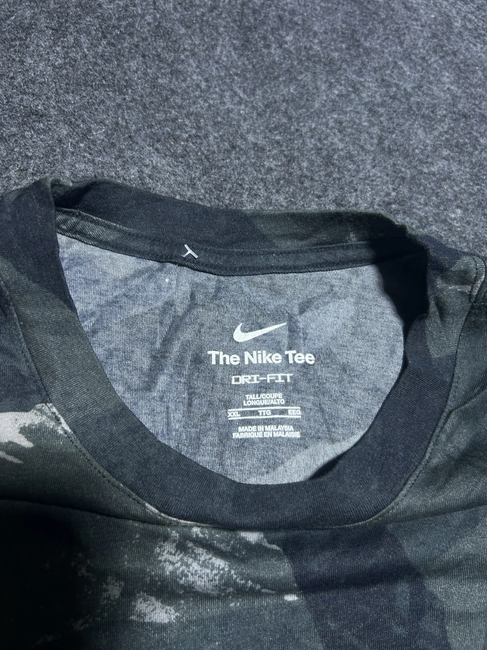 Nike Dri-FIT Camo Print T-Shirt – Dark Green/Black – Size M