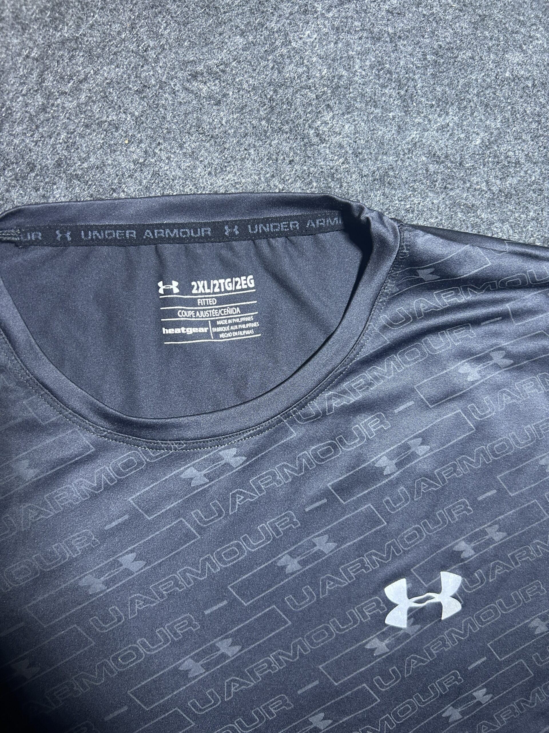 Under Armour HeatGear Printed Performance T-Shirt (Dark Grey) – Size L/XL Fit