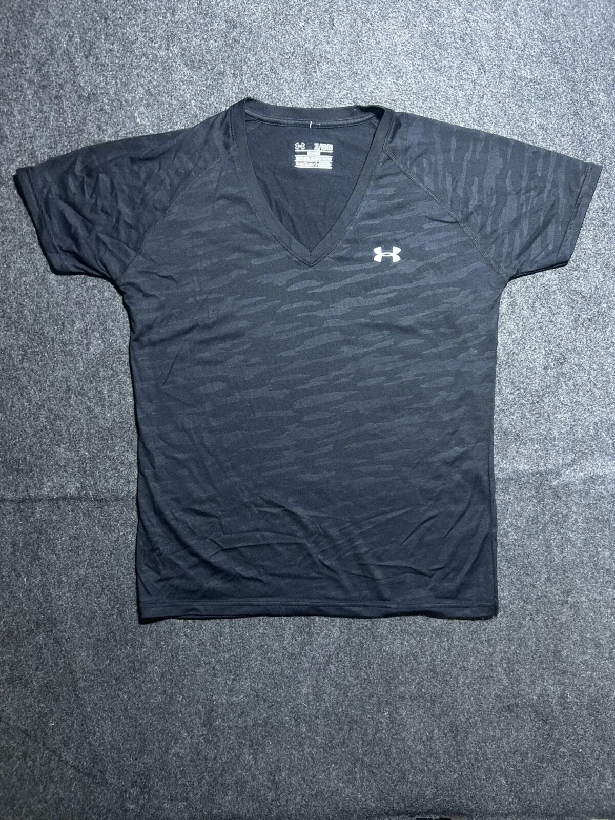 Under Armour HeatGear Black V-Neck T-Shirt (Altered Fit M) | Lightweight Performance Tee