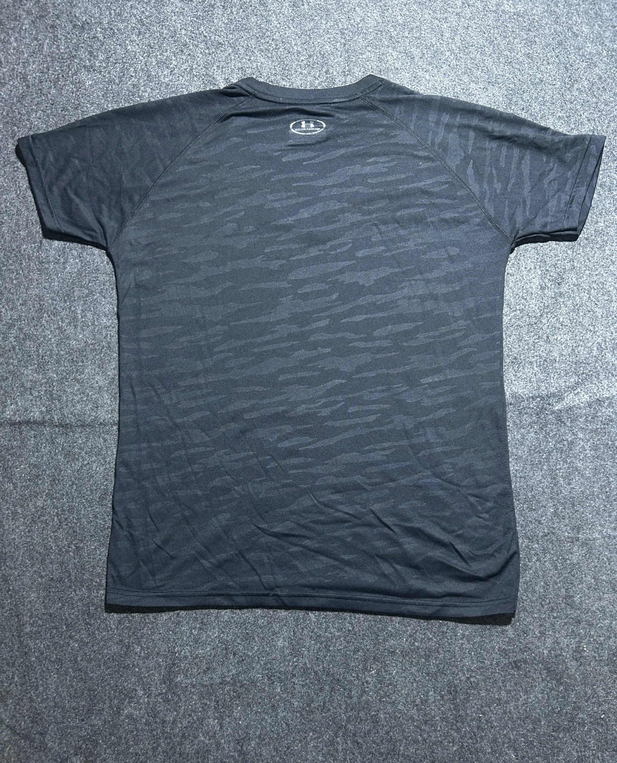 Under Armour HeatGear Black V-Neck T-Shirt (Altered Fit M) | Lightweight Performance Tee